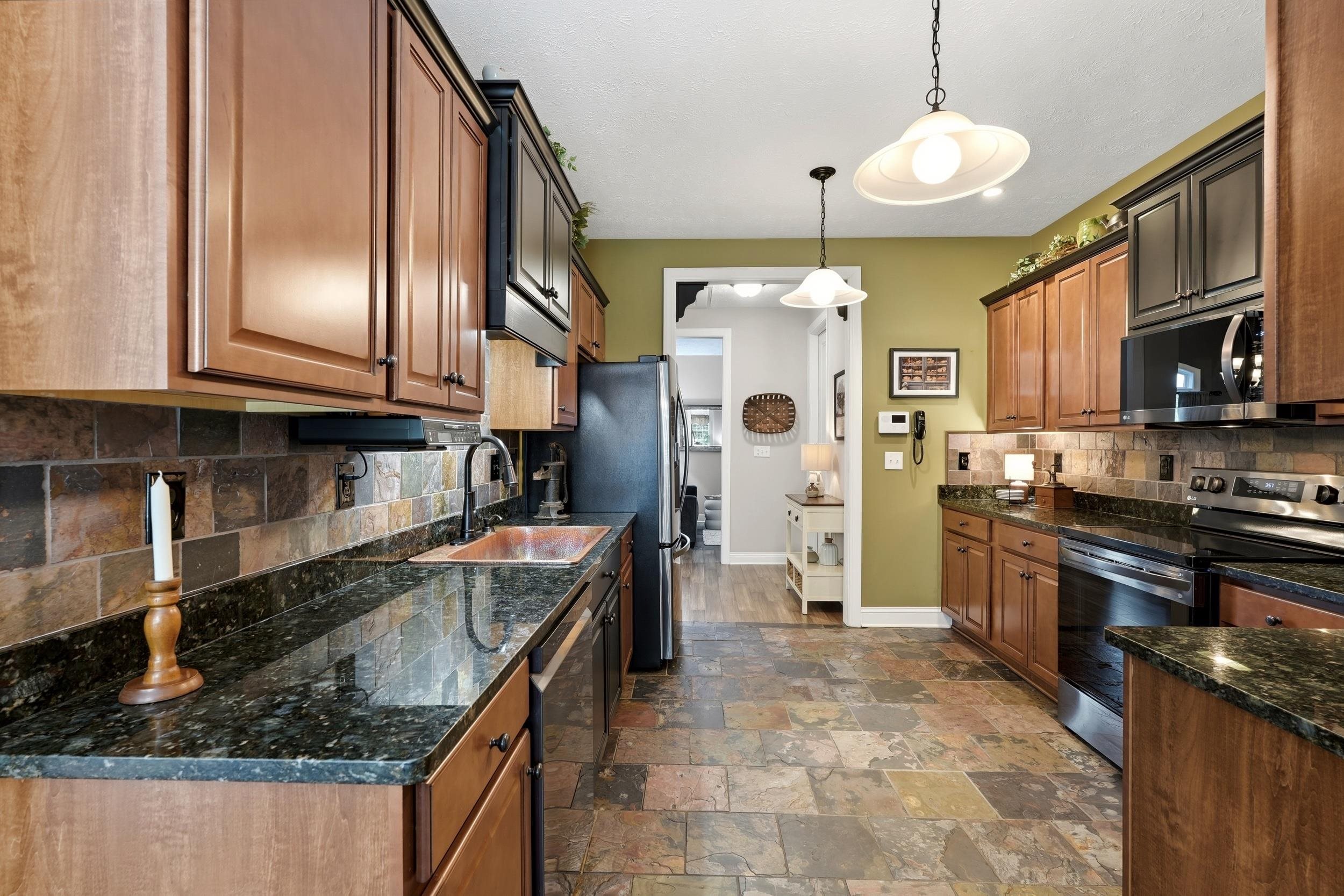 270 Dartmoor Ct. Property Photo 15