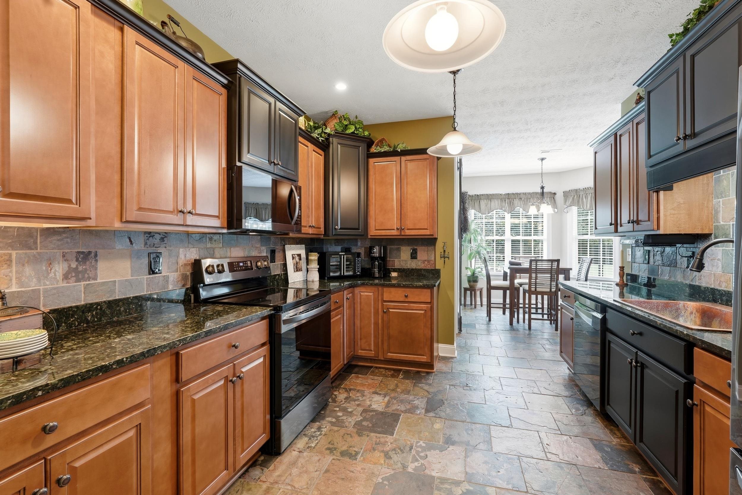 270 Dartmoor Ct. Property Photo 16