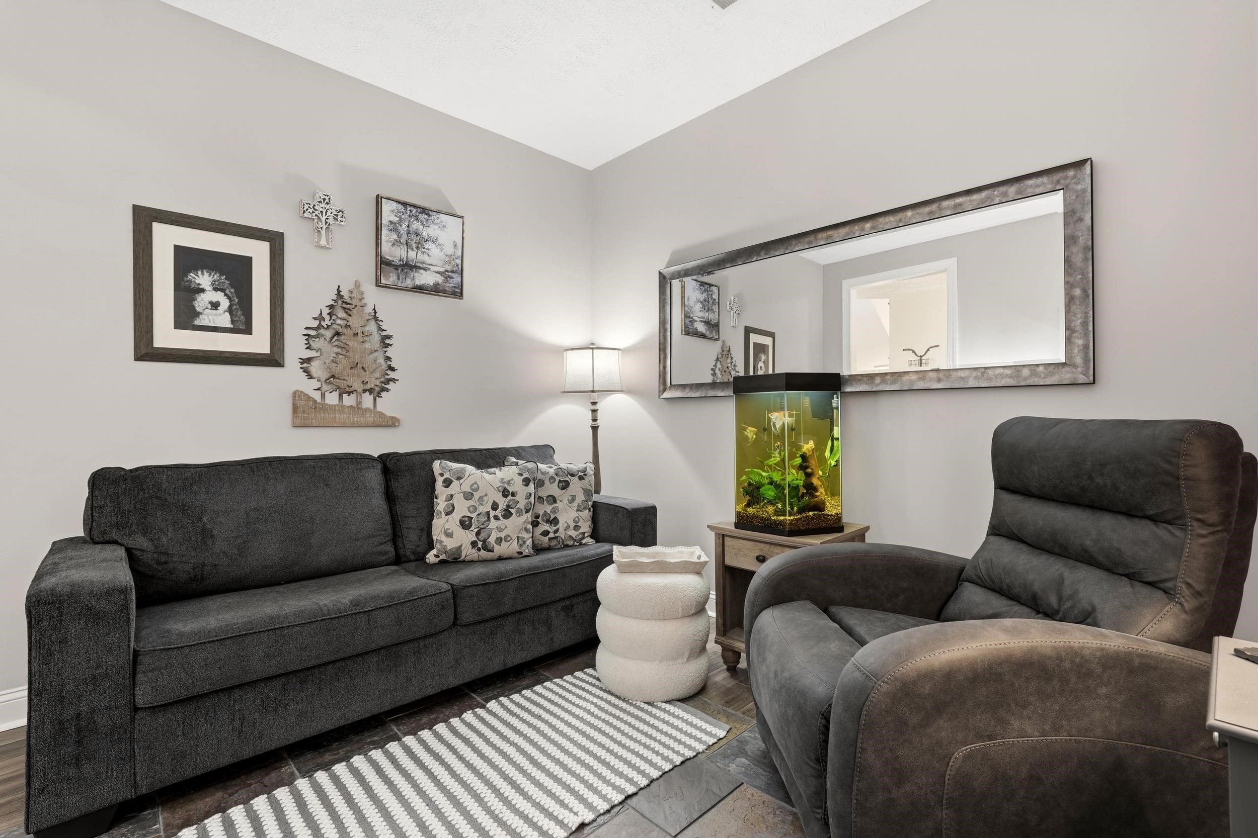 270 Dartmoor Ct. Property Photo 18