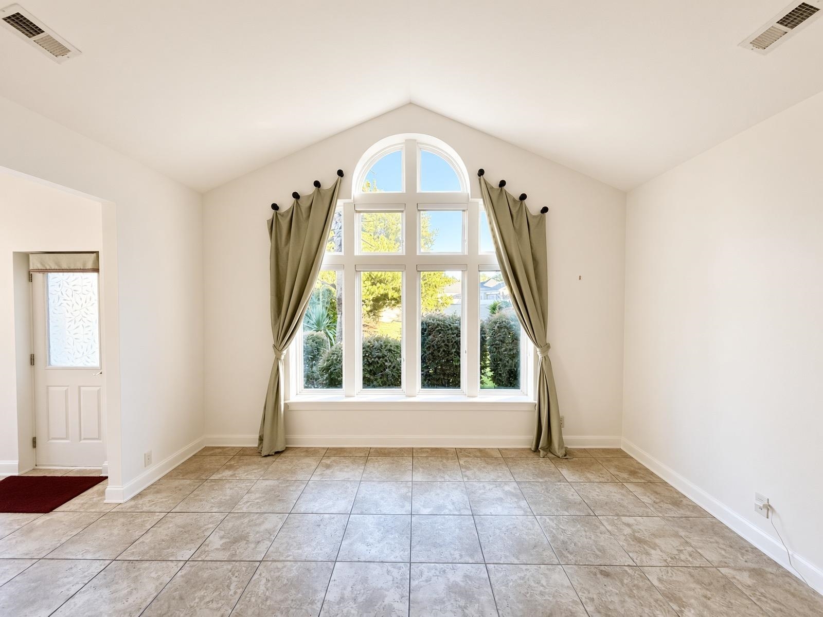 1459 Saint Thomas Circle Property Photo 4