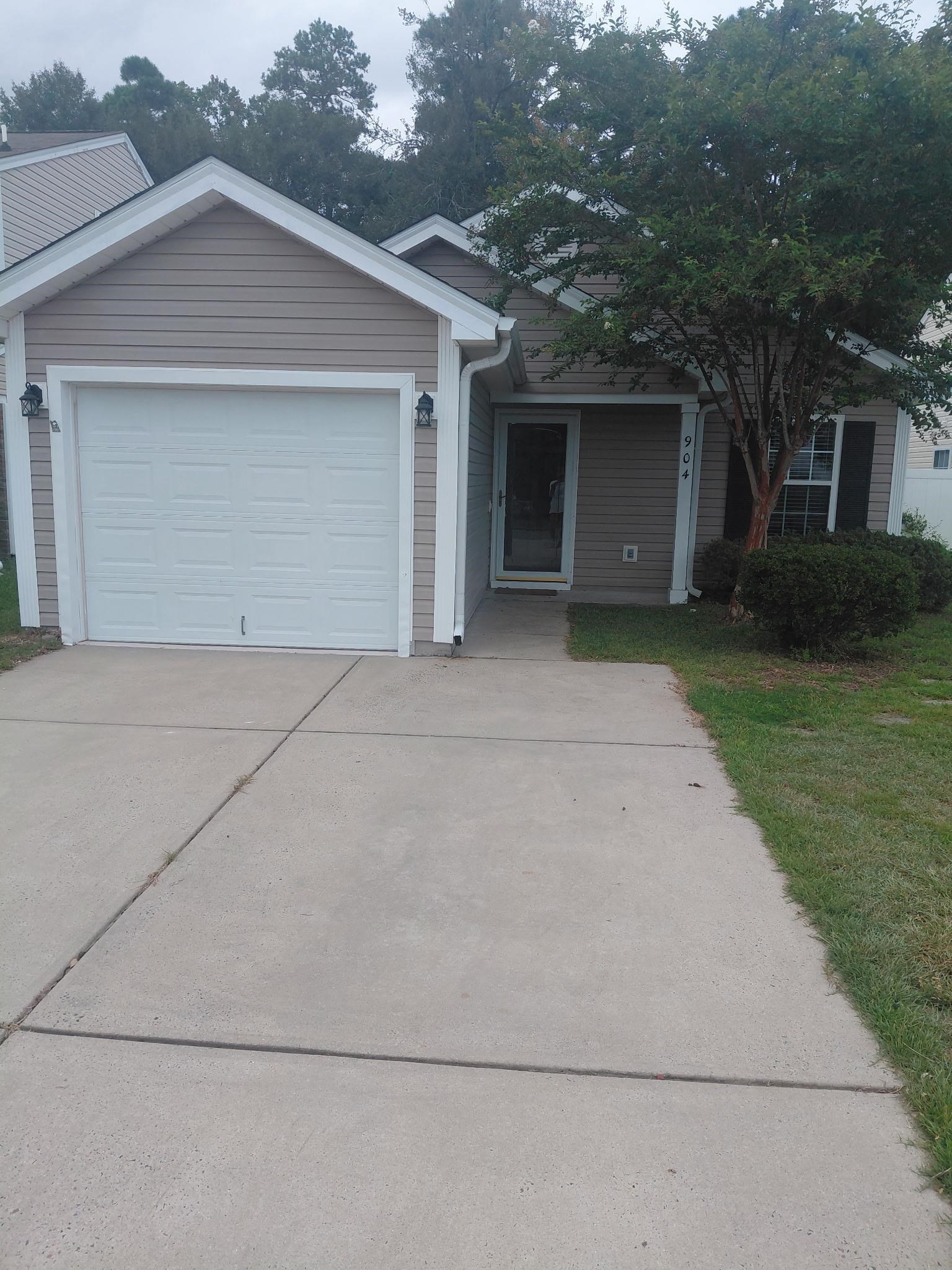 904 Silvercrest Dr. Property Photo 1