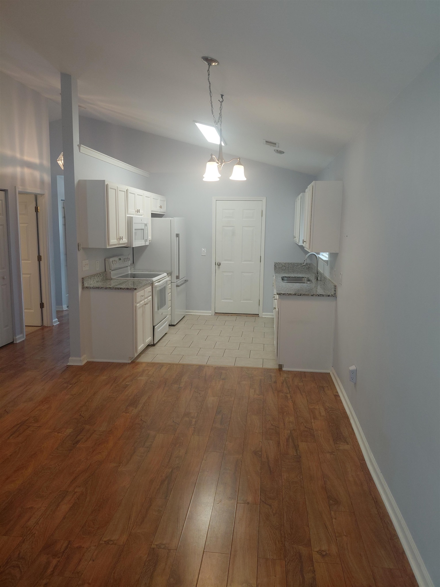 904 Silvercrest Dr. Property Photo 4