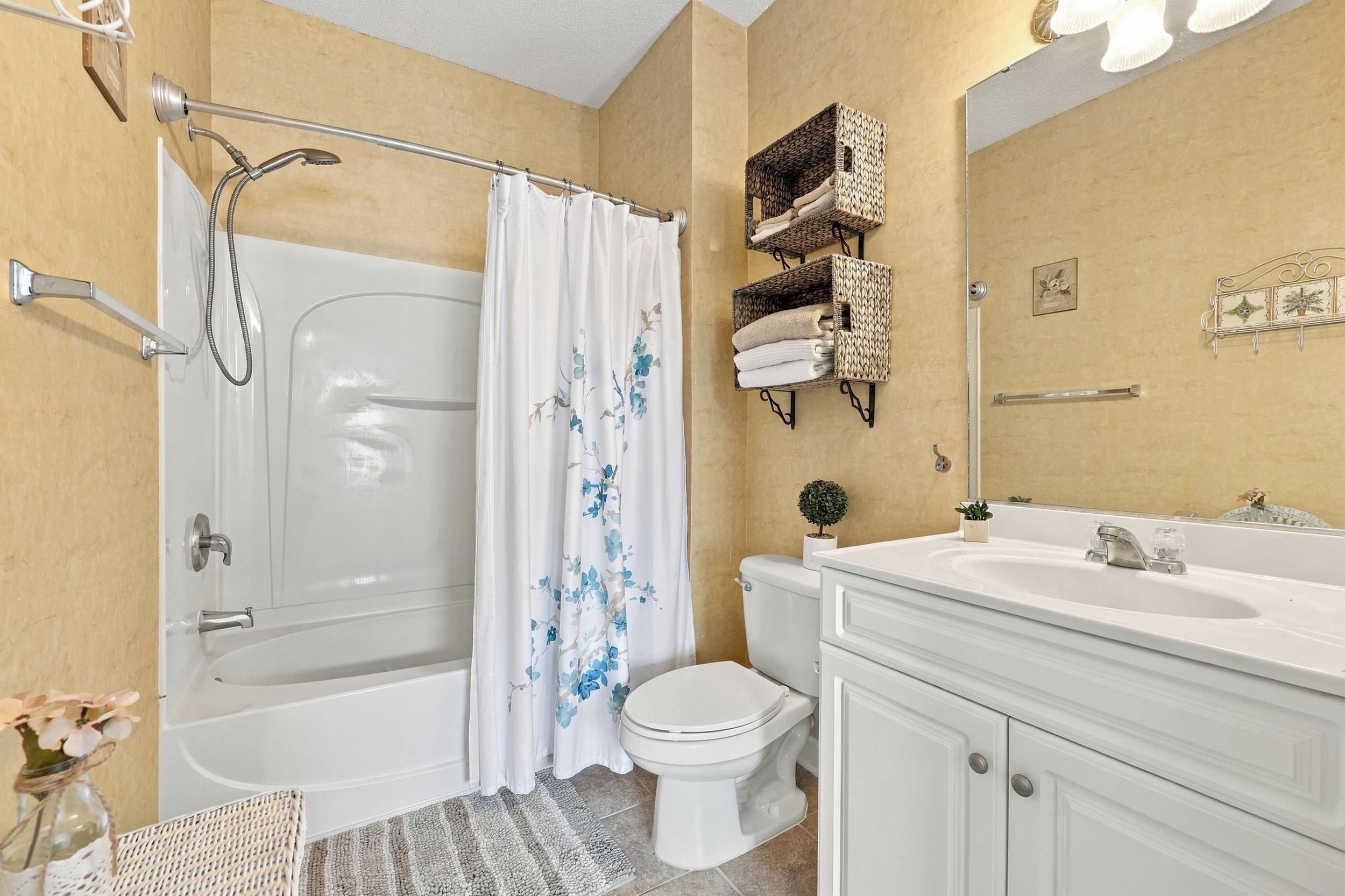 208 Castle Dr. Property Photo 20