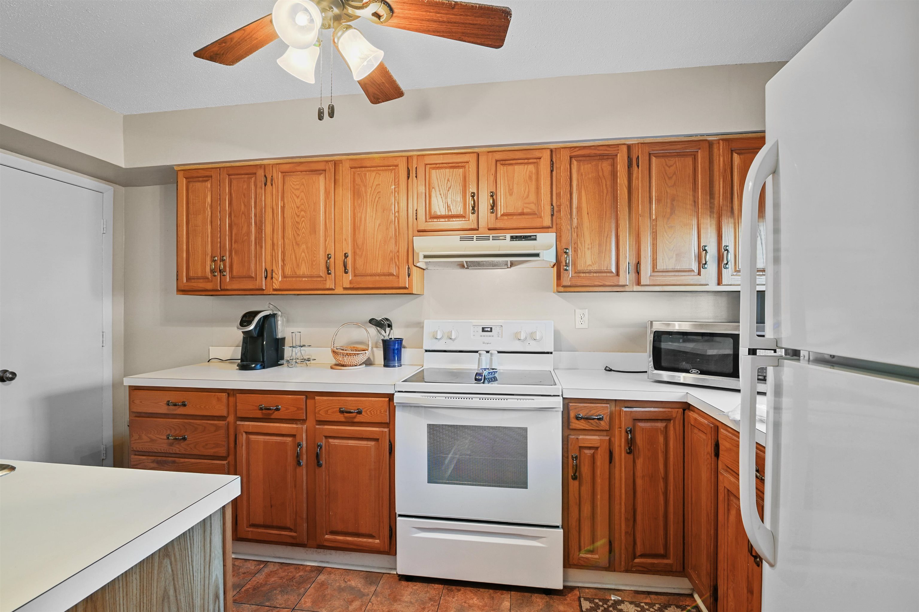 910 Villa Dr. Property Photo 10