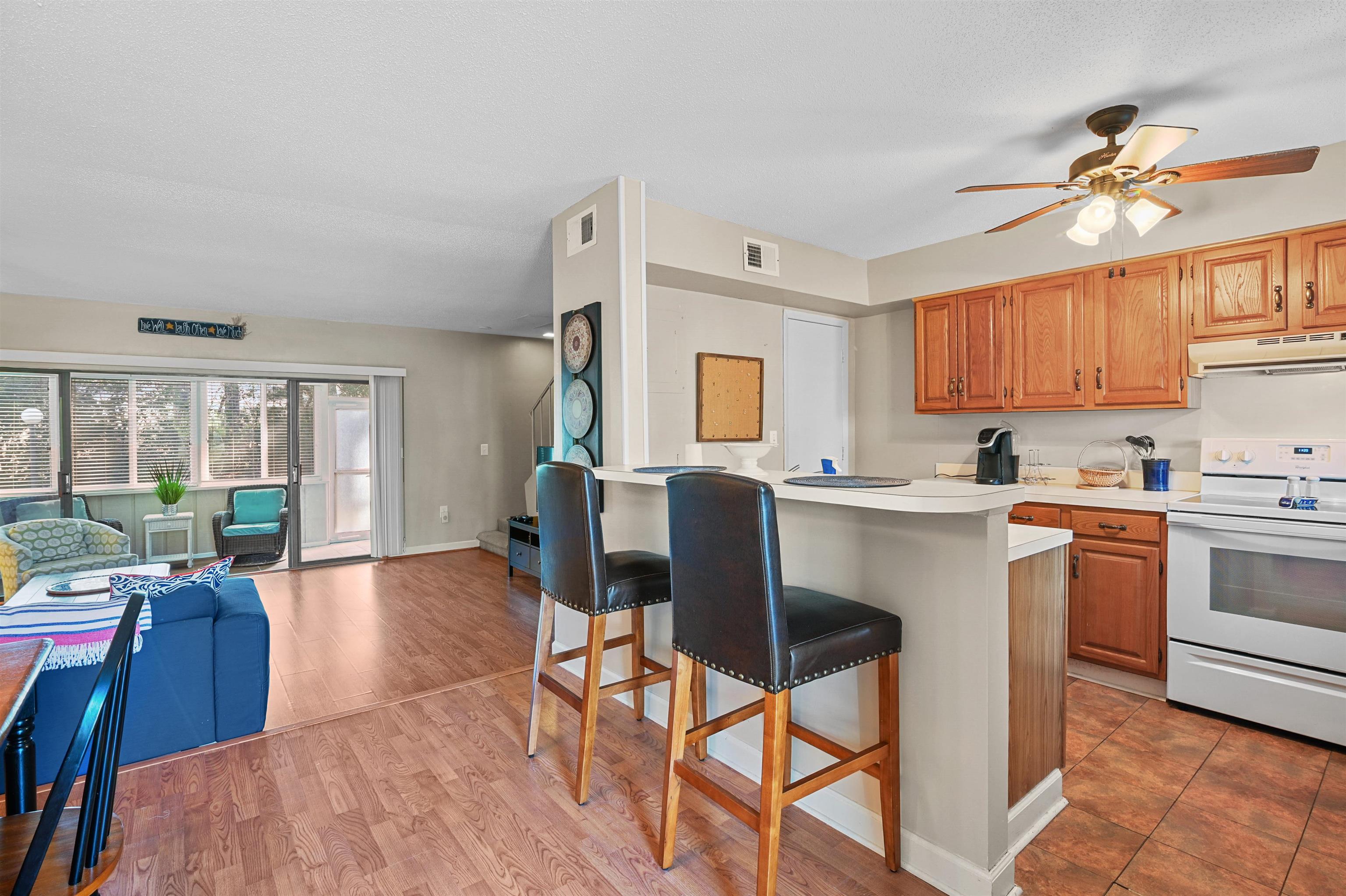 910 Villa Dr. Property Photo 11