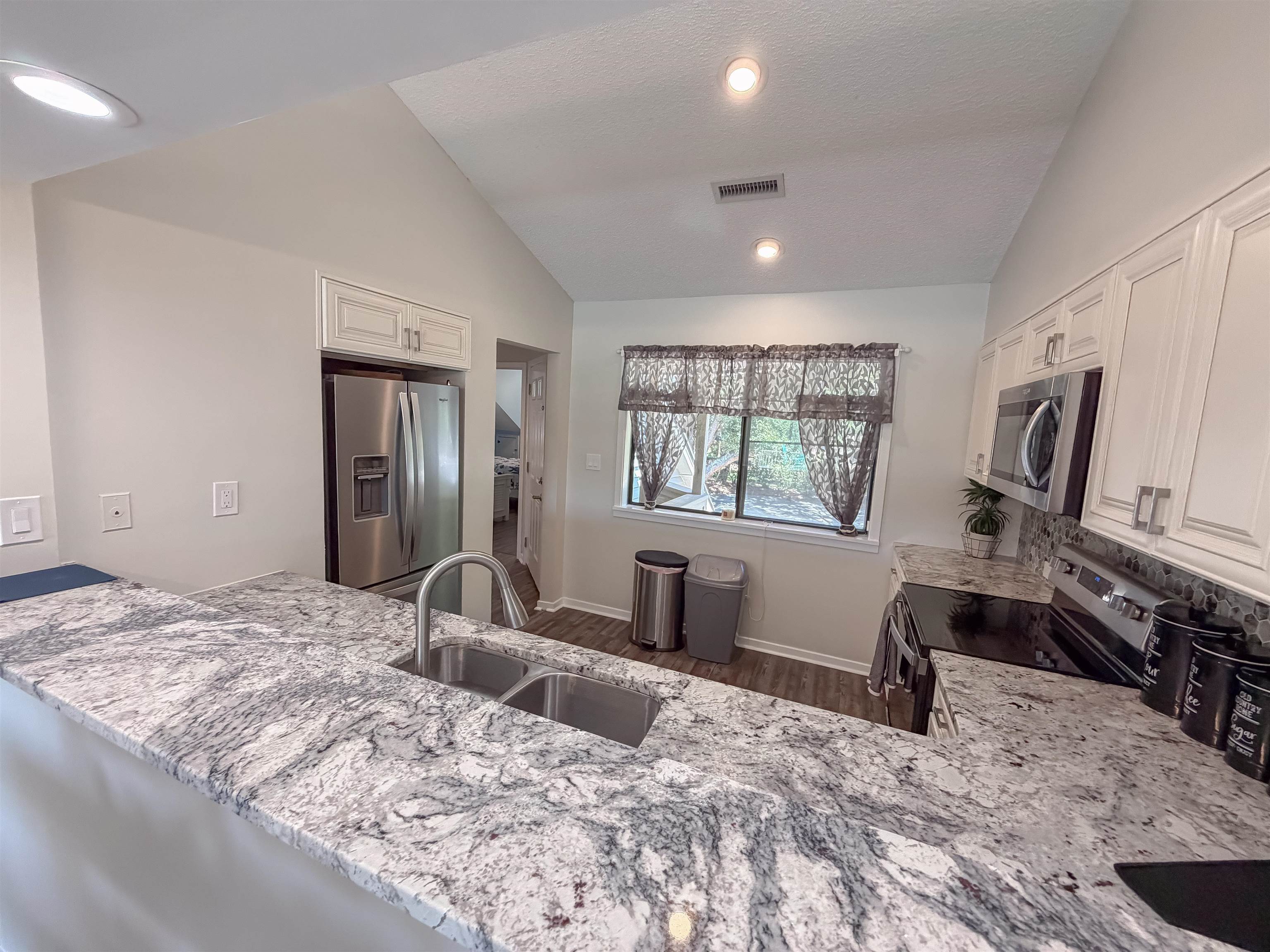 141 Hartland Dr. Property Photo 10