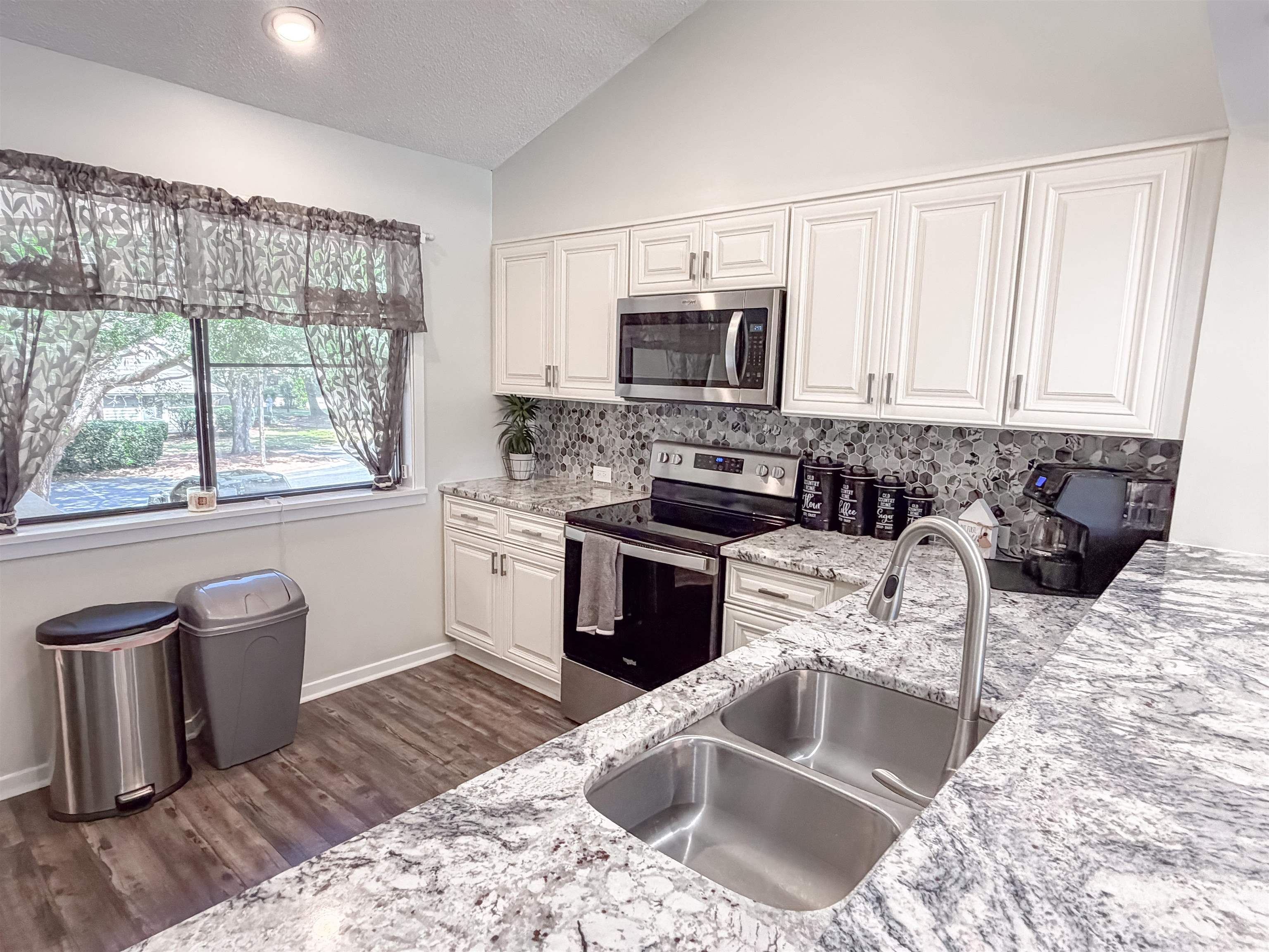141 Hartland Dr. Property Photo 11