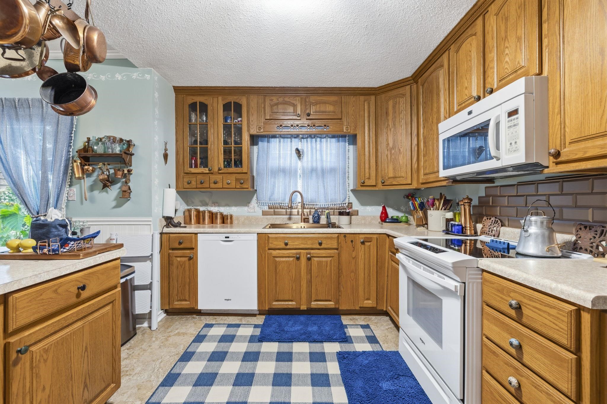 414 Killarney Dr. Property Photo 4