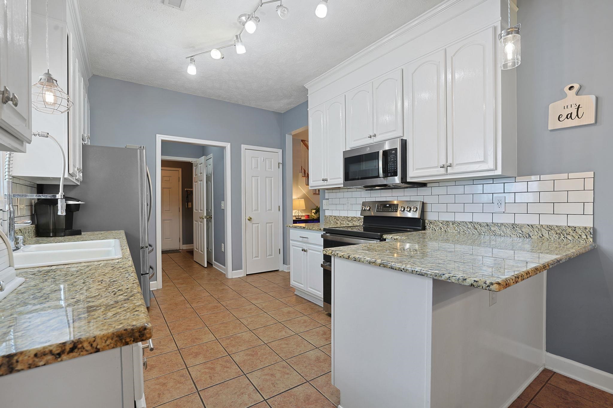1051 University Forest Dr. Property Photo 6