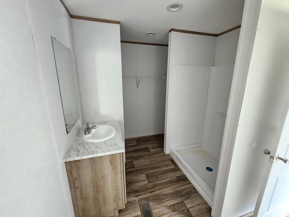 2728 Leo Dr. Property Photo 6