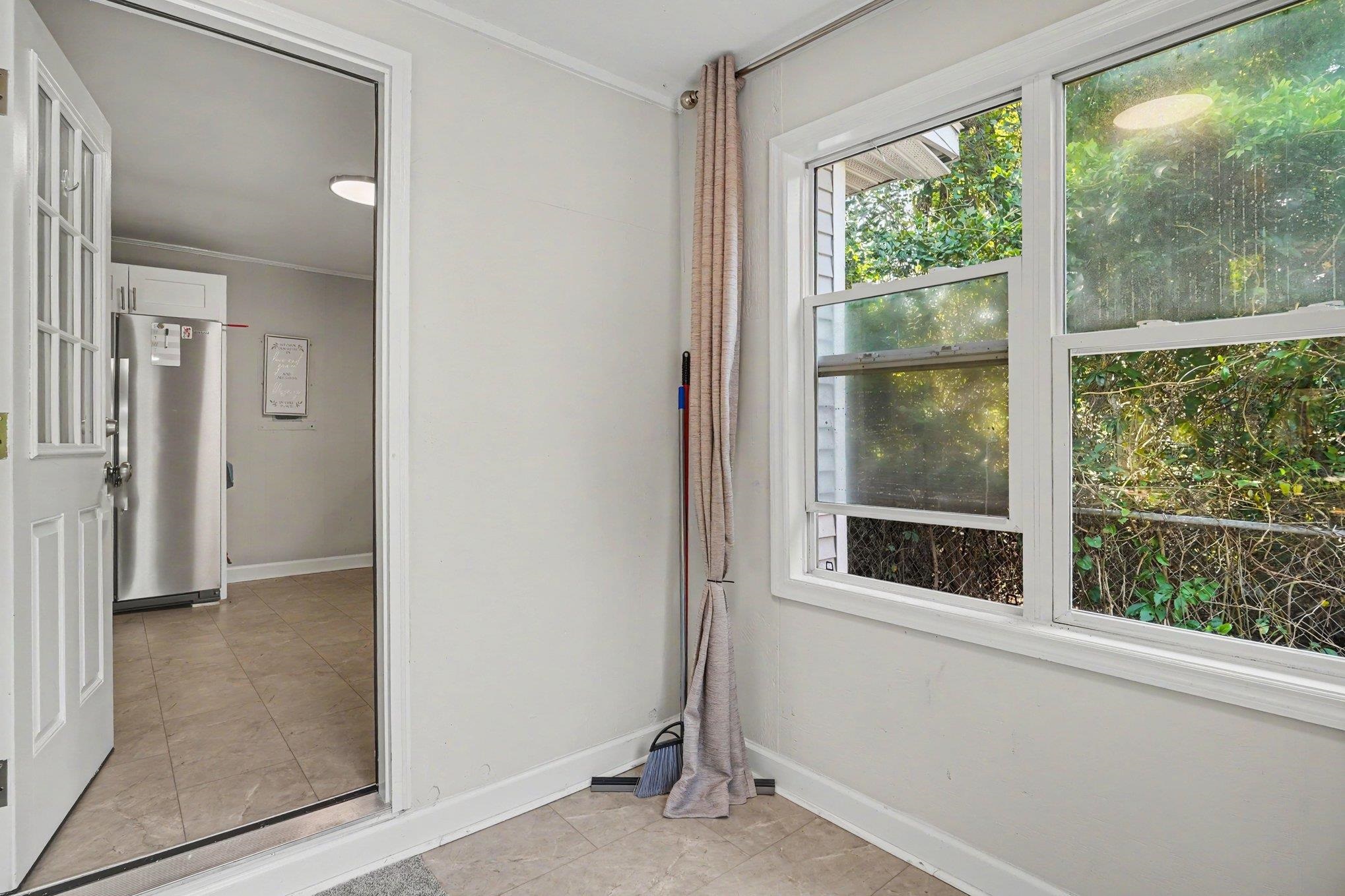 801 - B Bay St. Property Photo 6