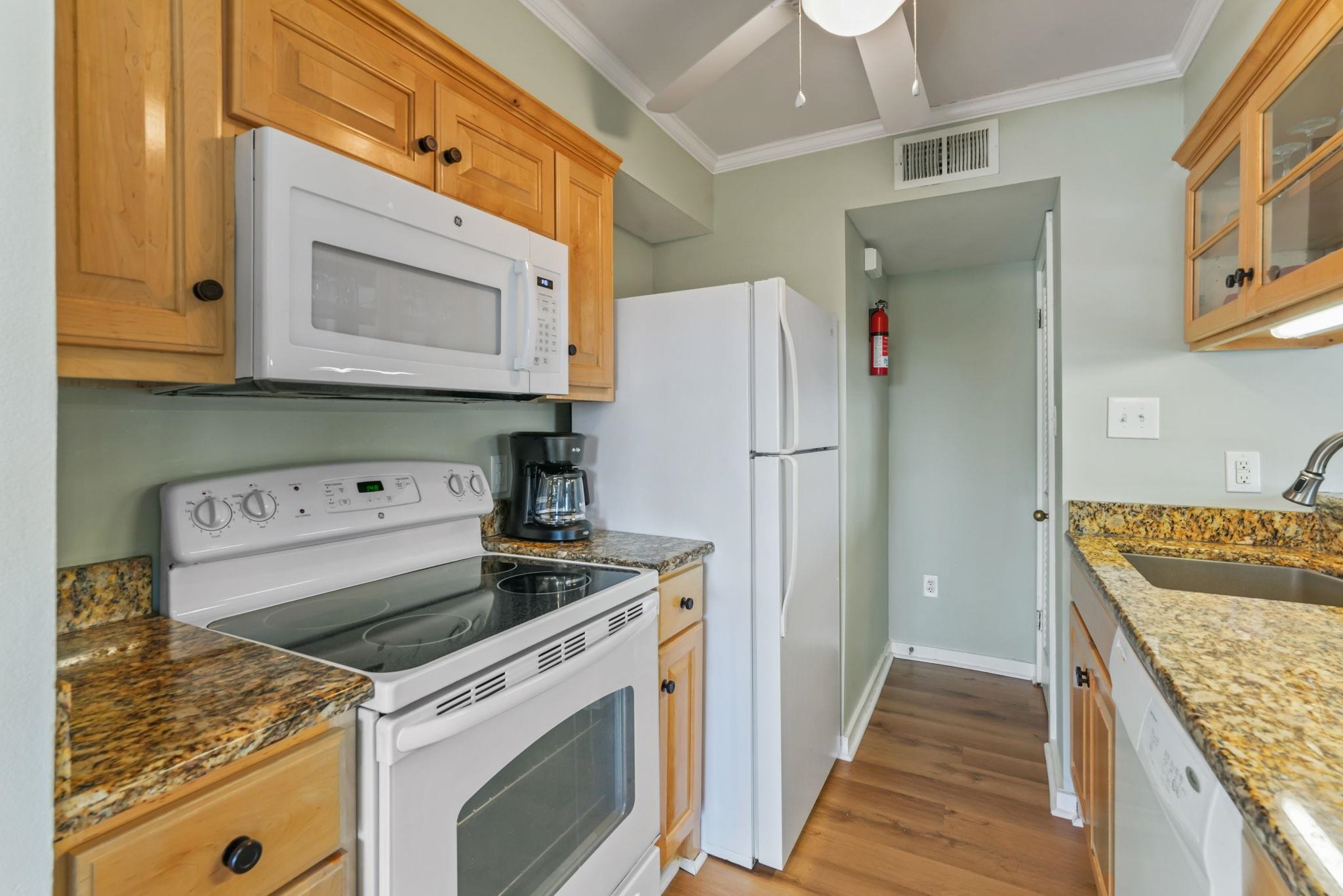 9661 Shore Dr. Property Photo 32