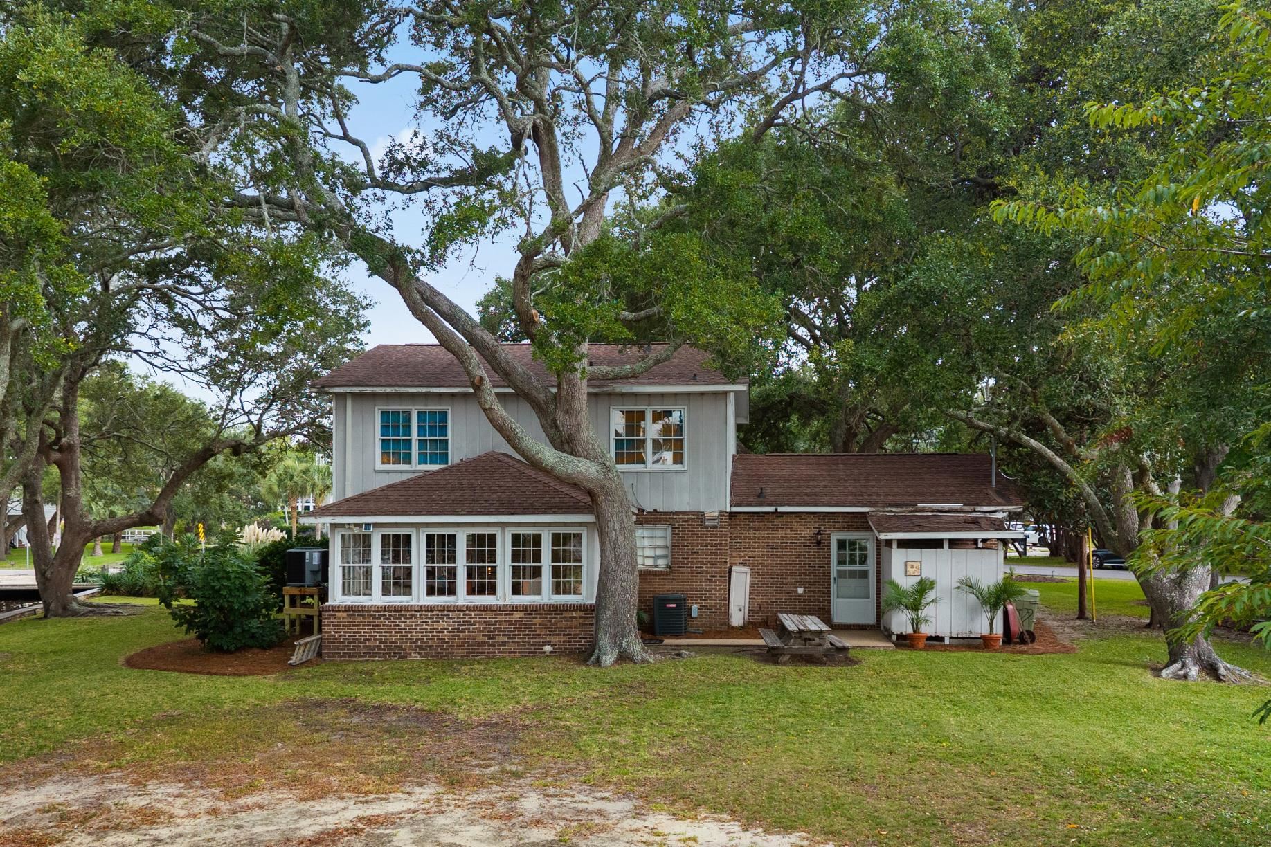 313 N Oak Dr. Property Photo 4
