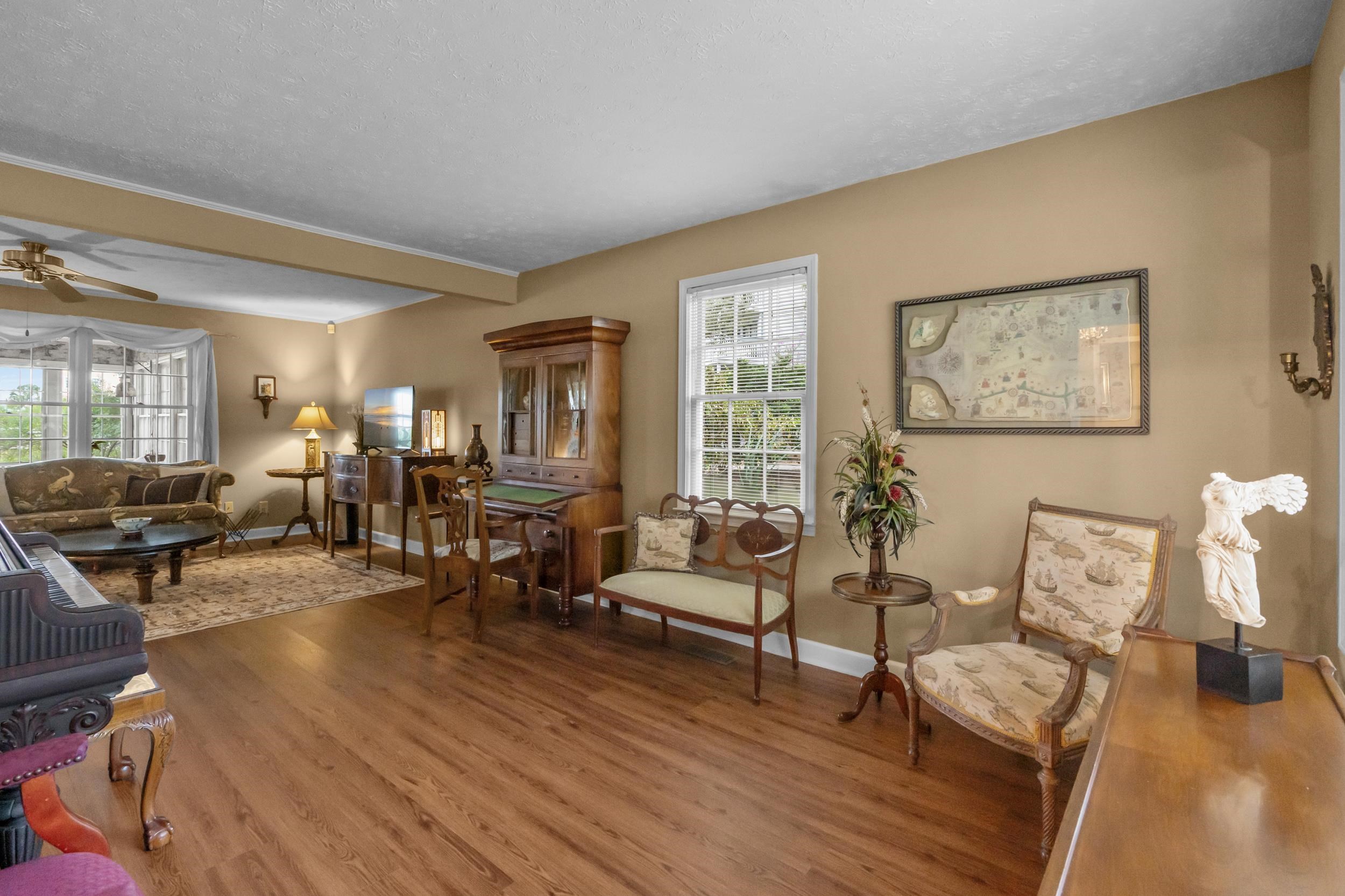 313 N Oak Dr. Property Photo 10