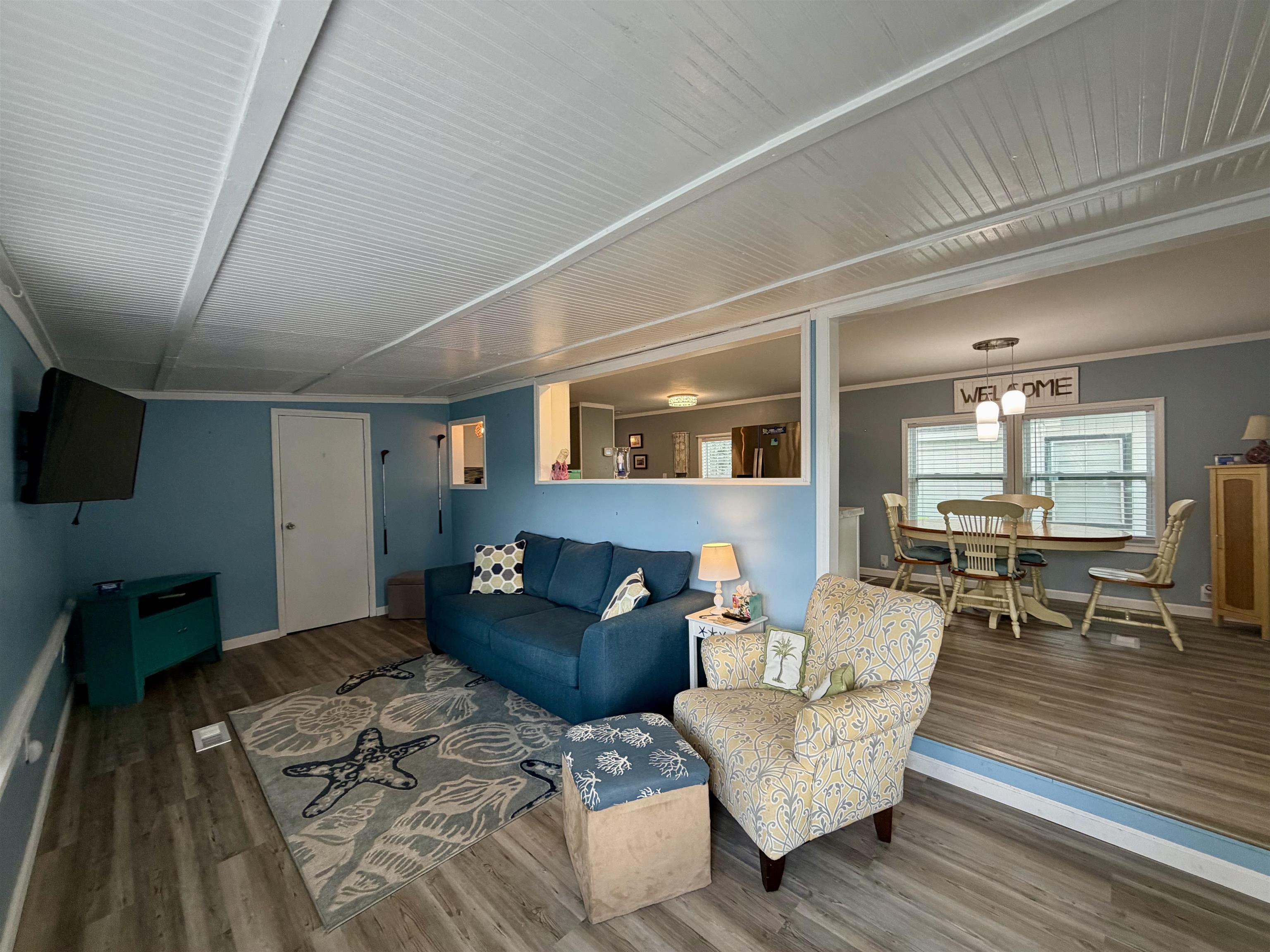 2051 Curlew Dr. Property Photo 2