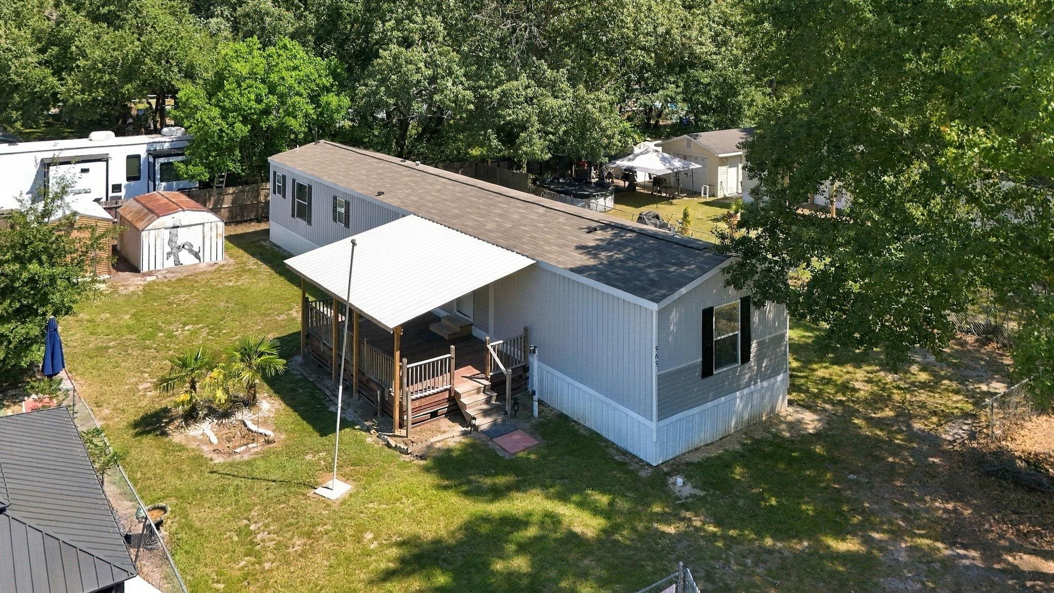 565 Summer Dr. Property Photo 2
