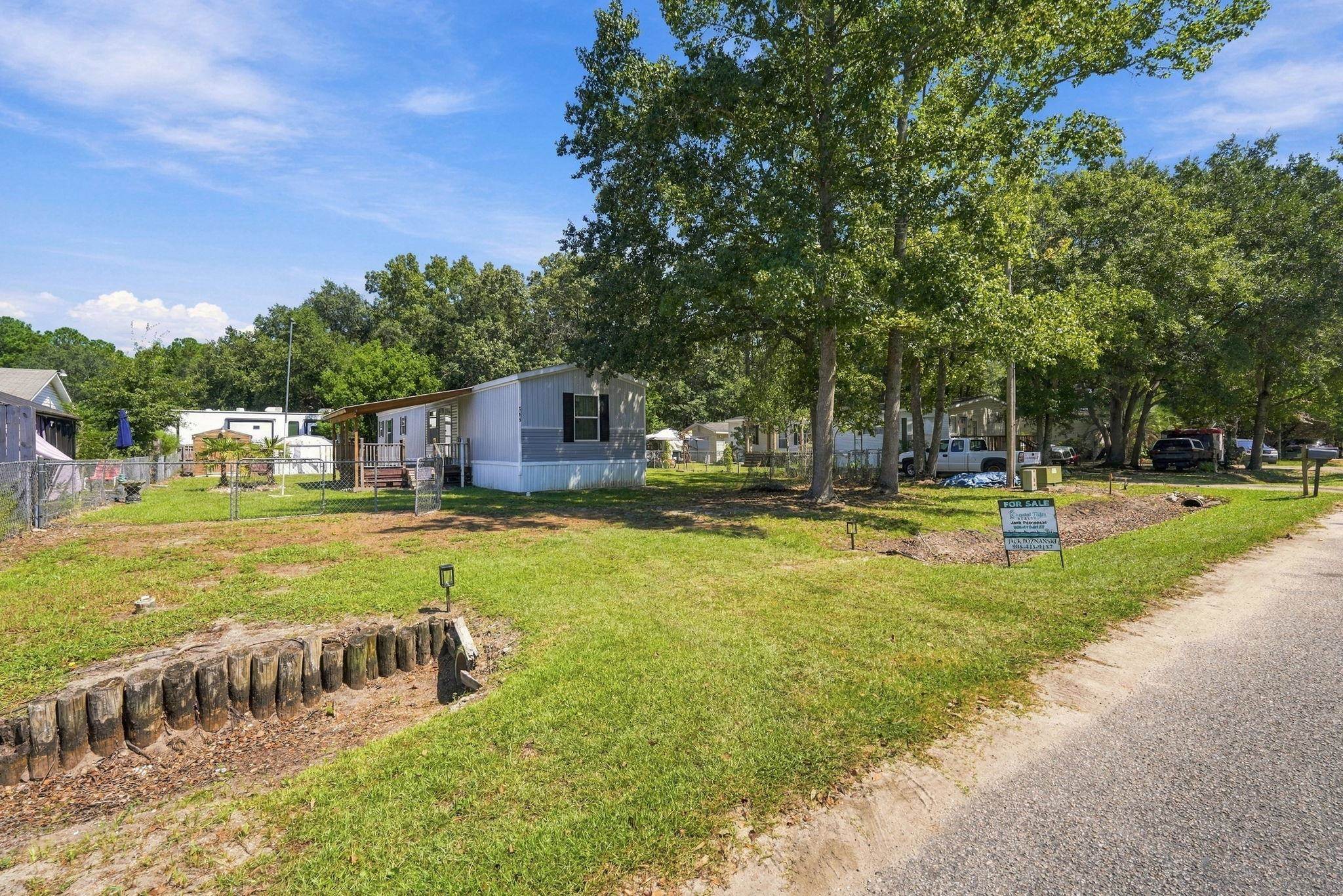 565 Summer Dr. Property Photo 6