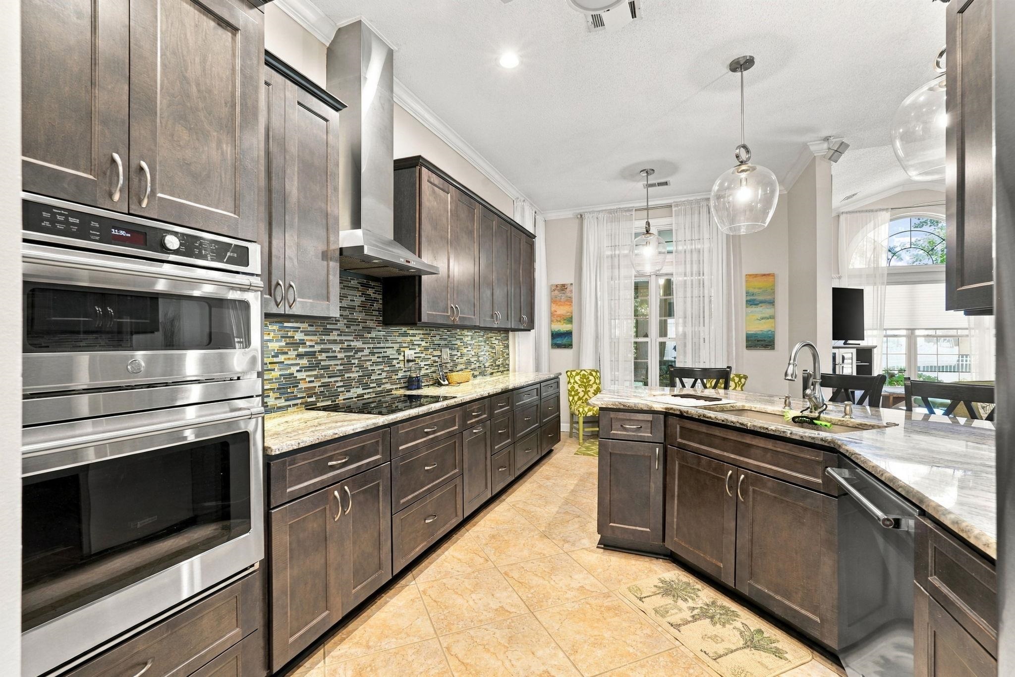 1186 N Blackmoor Dr. Property Photo 4