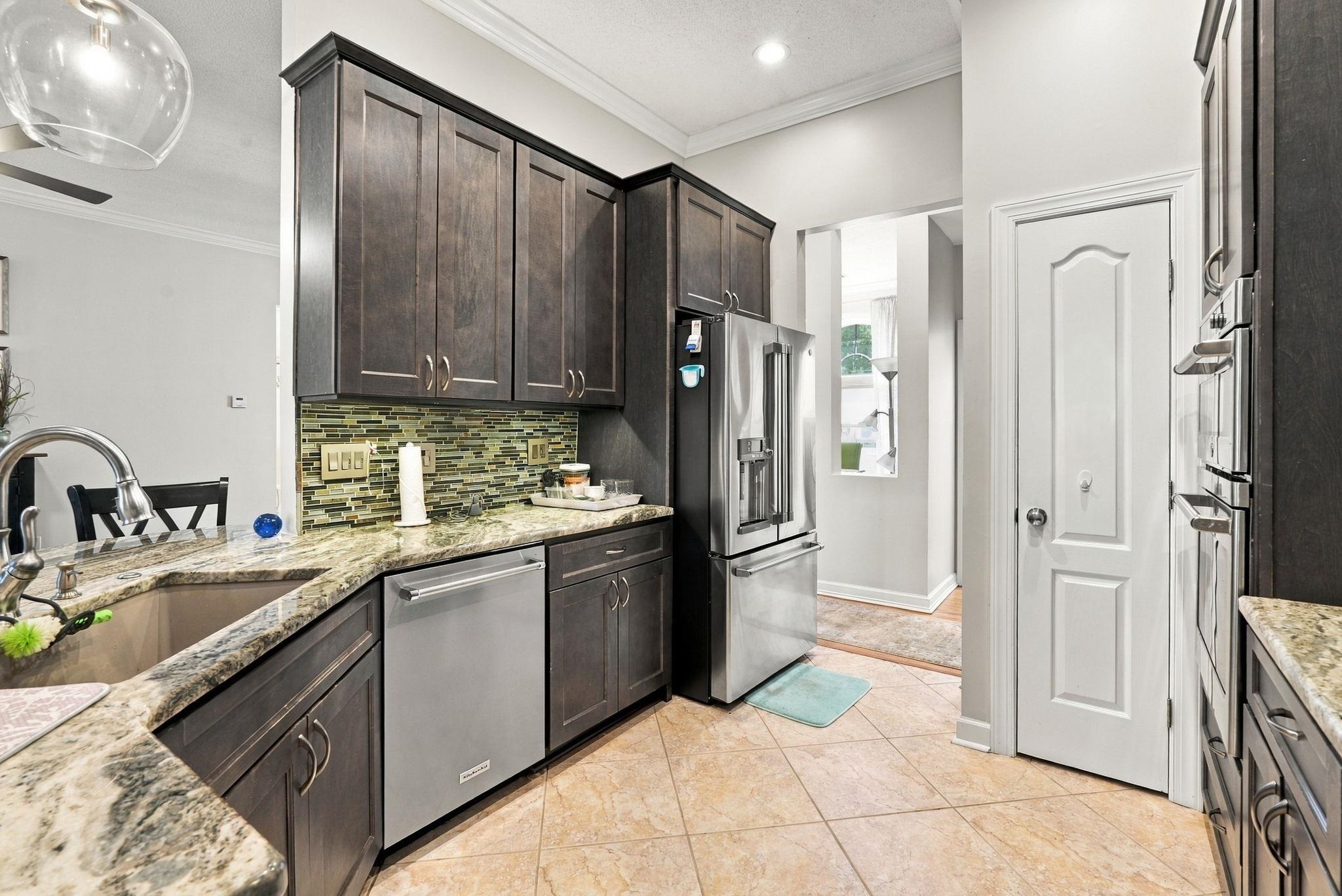 1186 N Blackmoor Dr. Property Photo 5