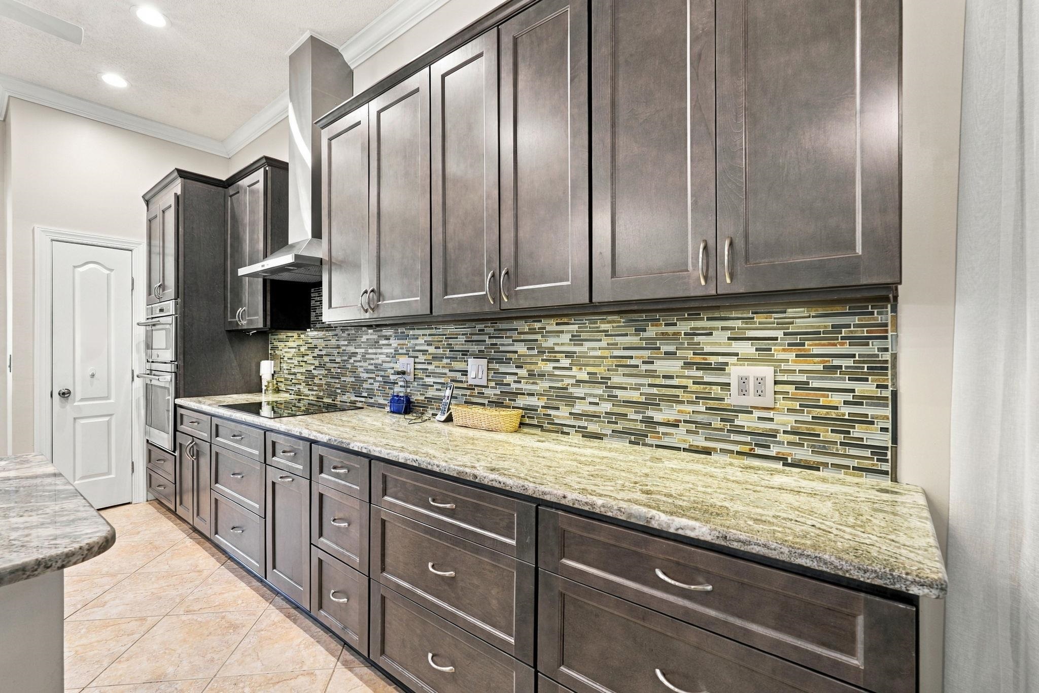 1186 N Blackmoor Dr. Property Photo 6