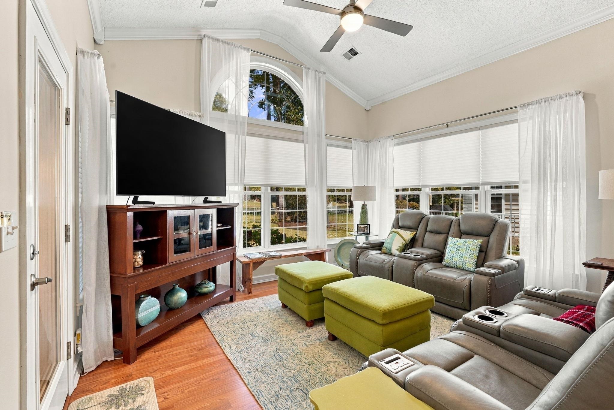 1186 N Blackmoor Dr. Property Photo 16