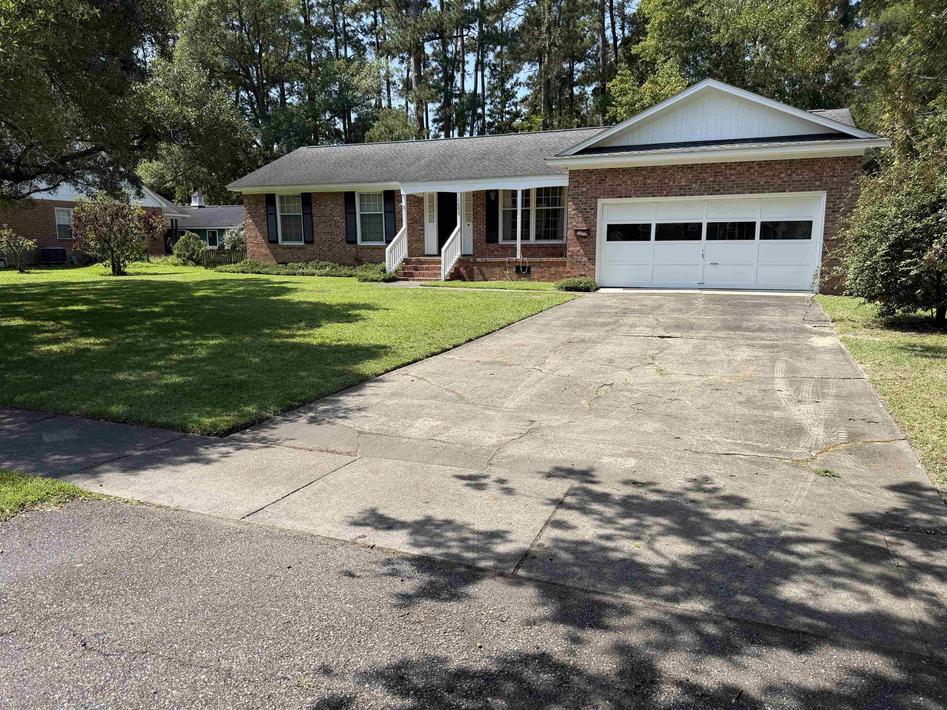 1003 Lakeside Dr. Property Photo 1