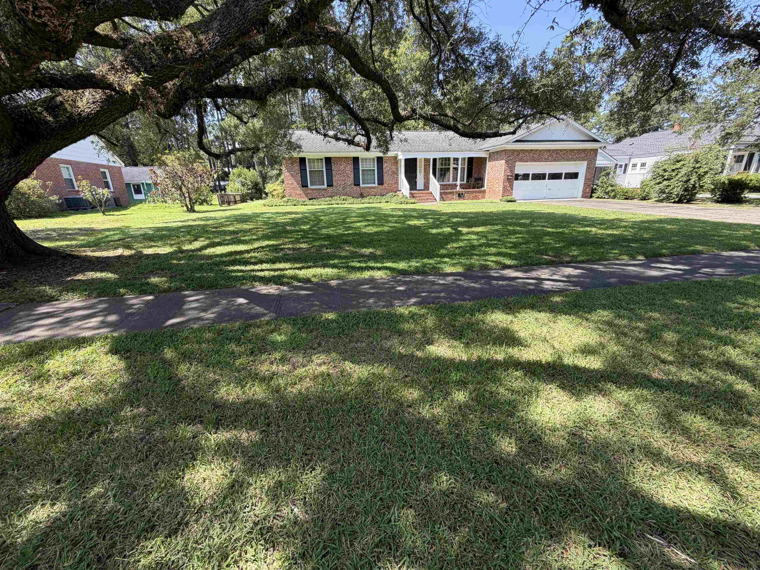 1003 Lakeside Dr. Property Photo 2