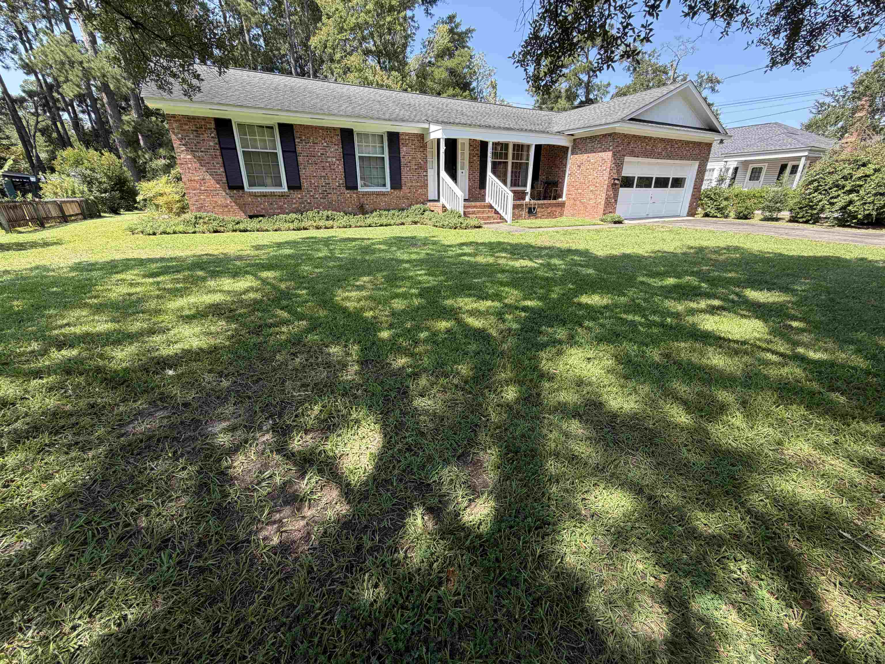 1003 Lakeside Dr. Property Photo 6