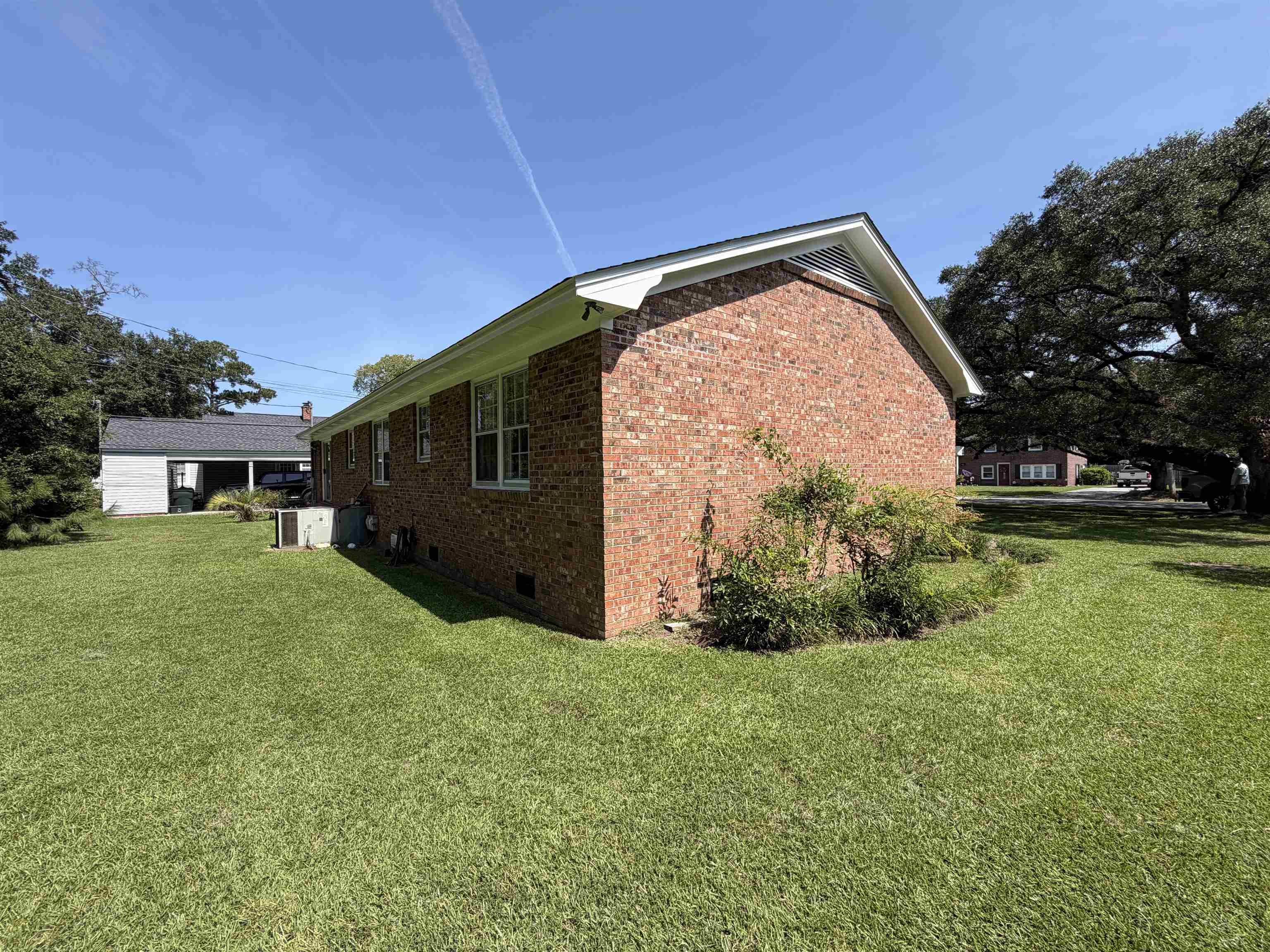 1003 Lakeside Dr. Property Photo 9
