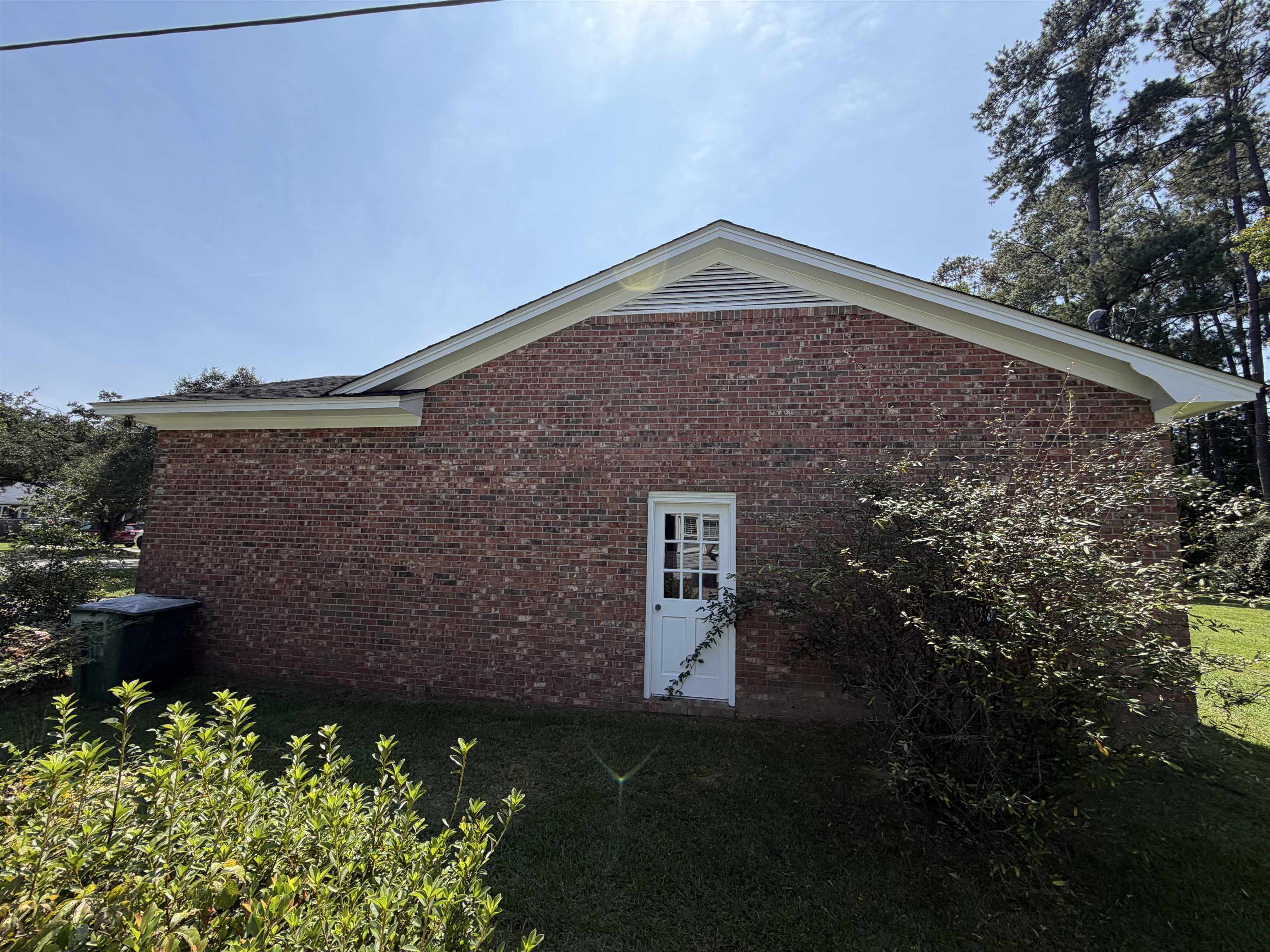 1003 Lakeside Dr. Property Photo 14