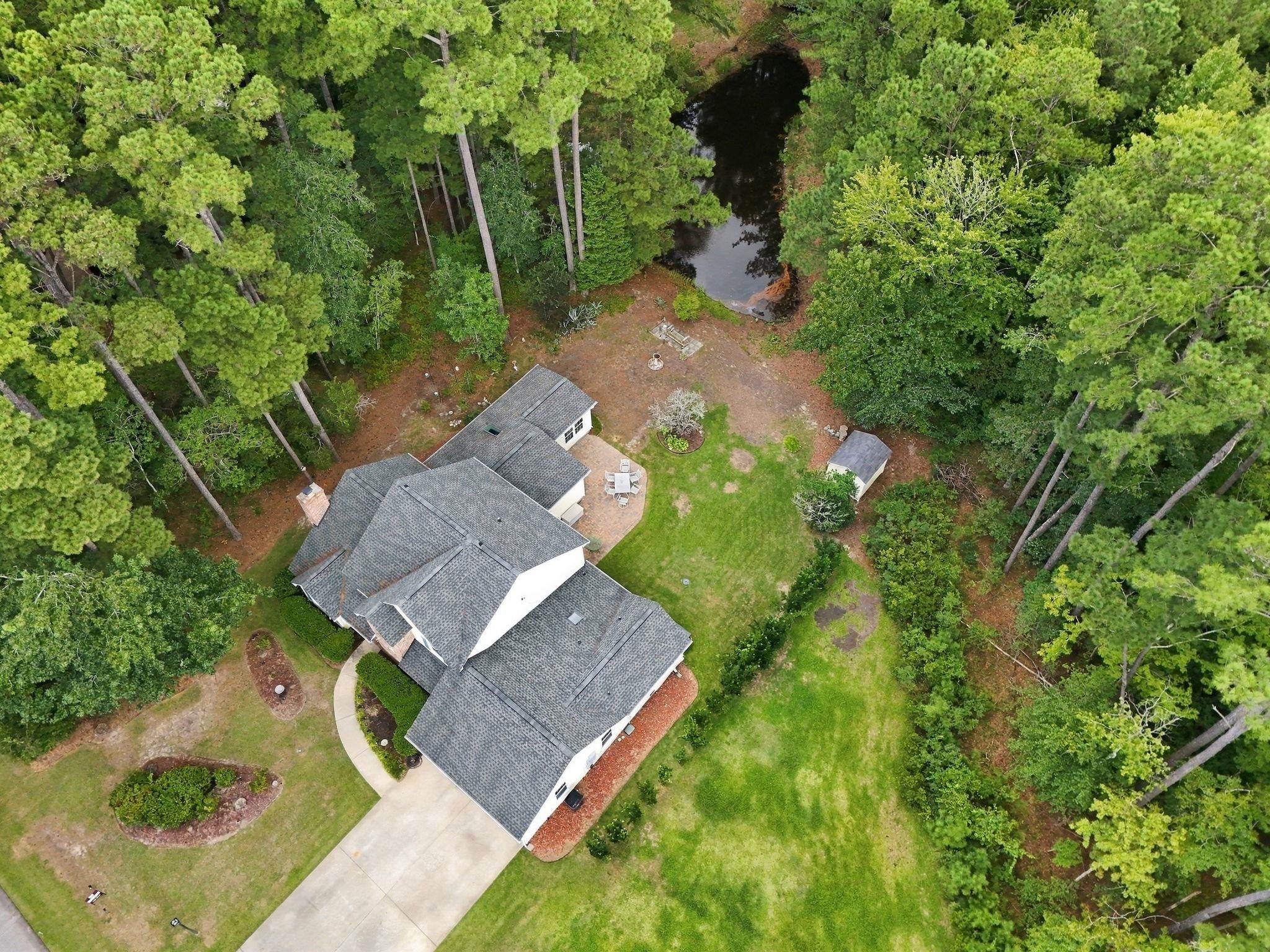 2612 Brick Dr. Property Photo 2