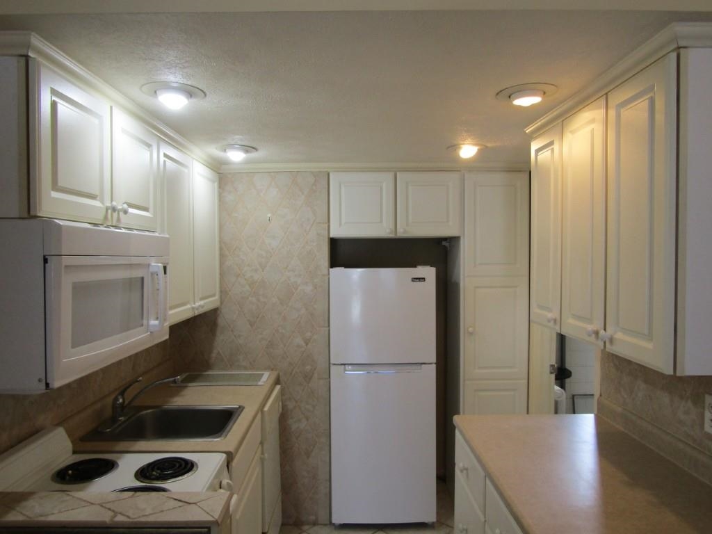 2202 Perrin Dr. Property Photo 7