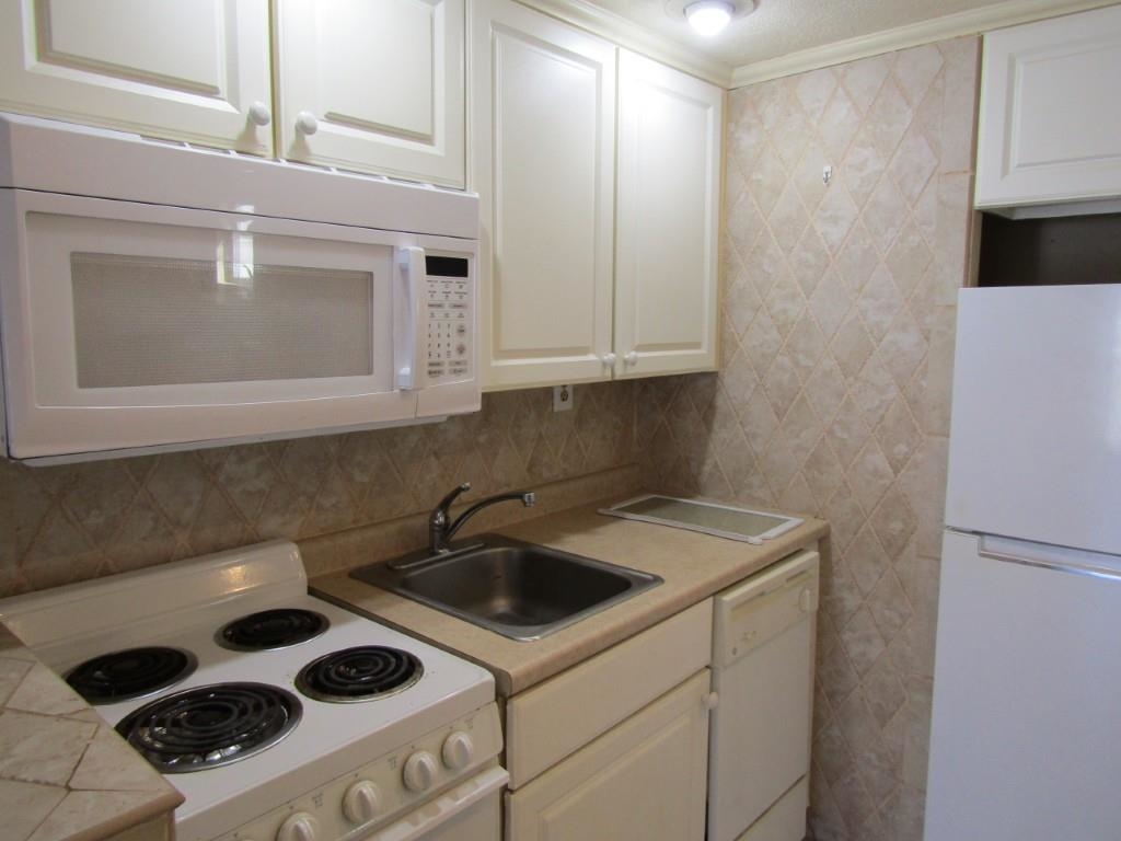 2202 Perrin Dr. Property Photo 9