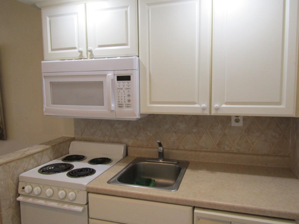 2202 Perrin Dr. Property Photo 10