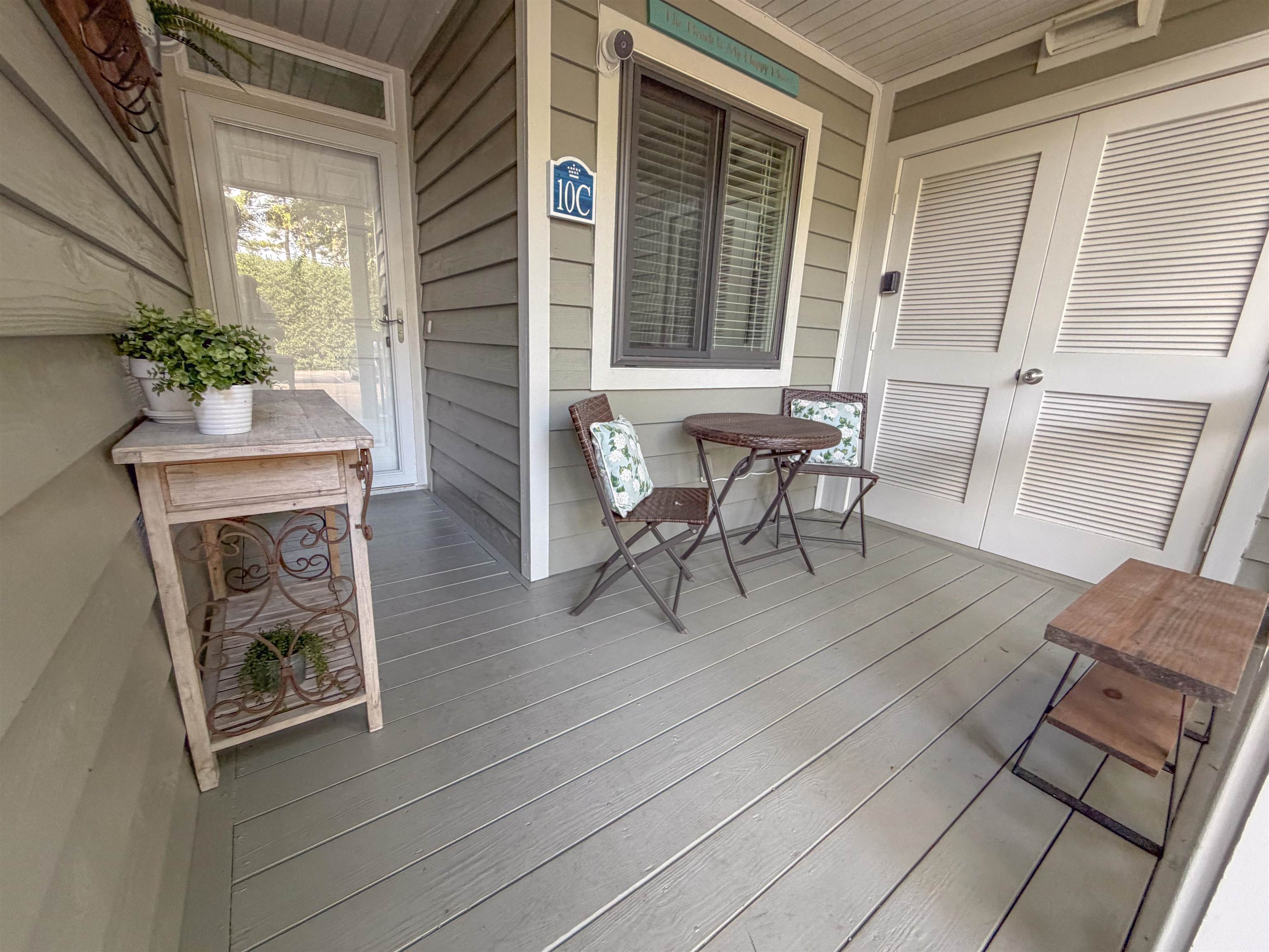 323 Wendover Ct. Property Photo 5