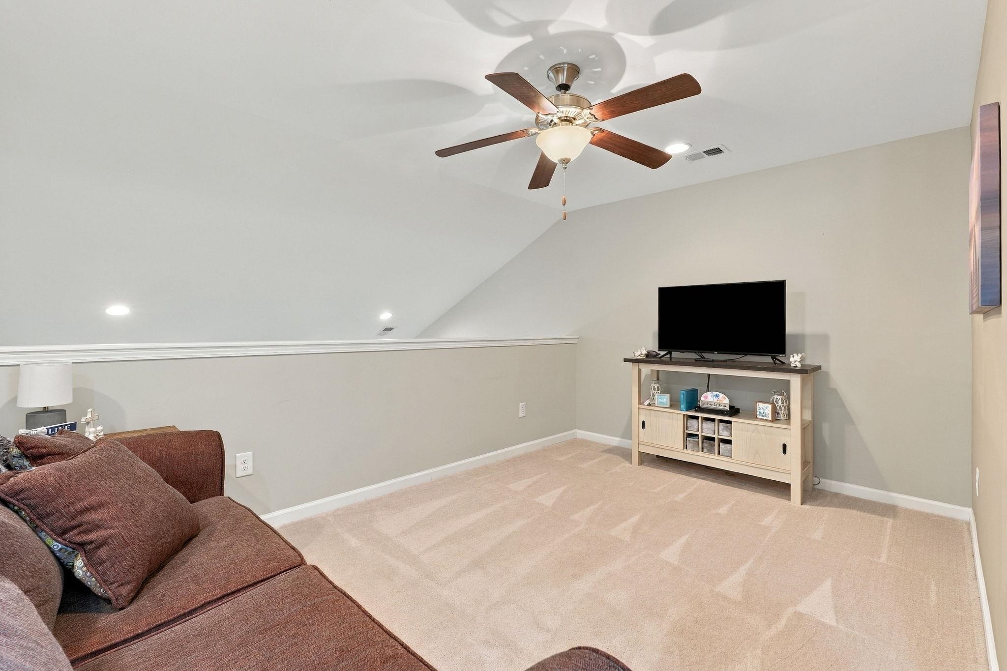 300 Nairn Dr. Property Photo 28