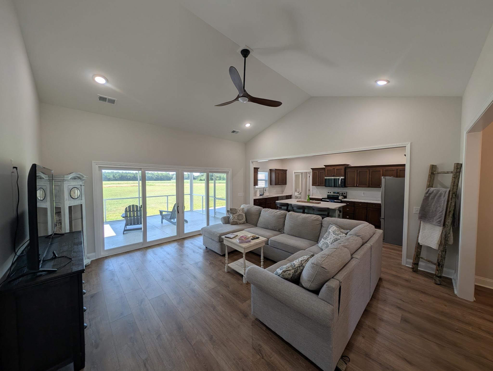 1174 Justice Loop Property Photo 5