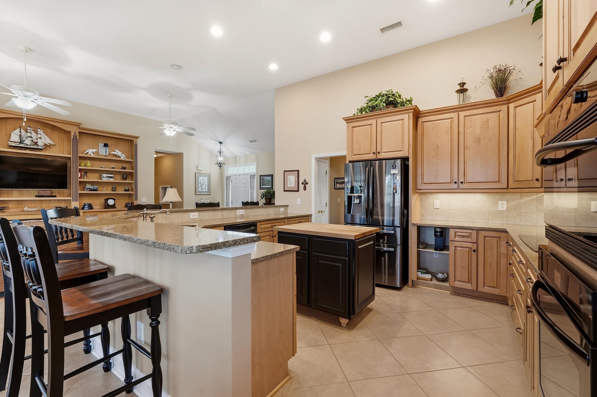 241 Wedgefield Dr. Property Photo 14