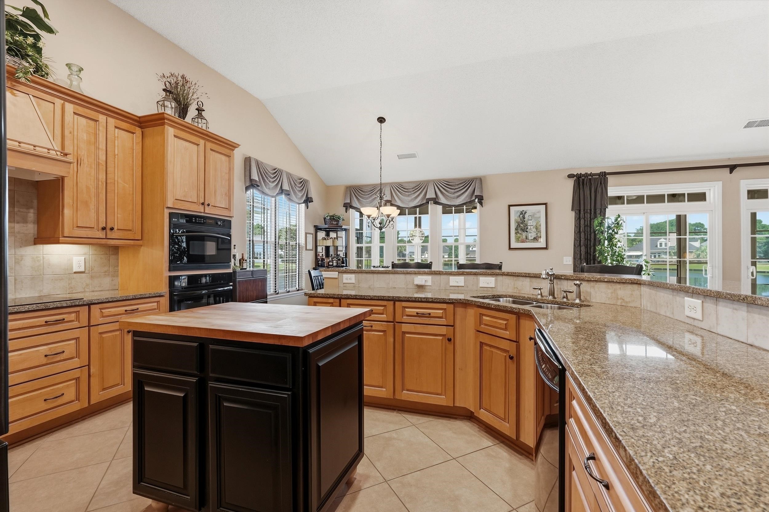 241 Wedgefield Dr. Property Photo 17