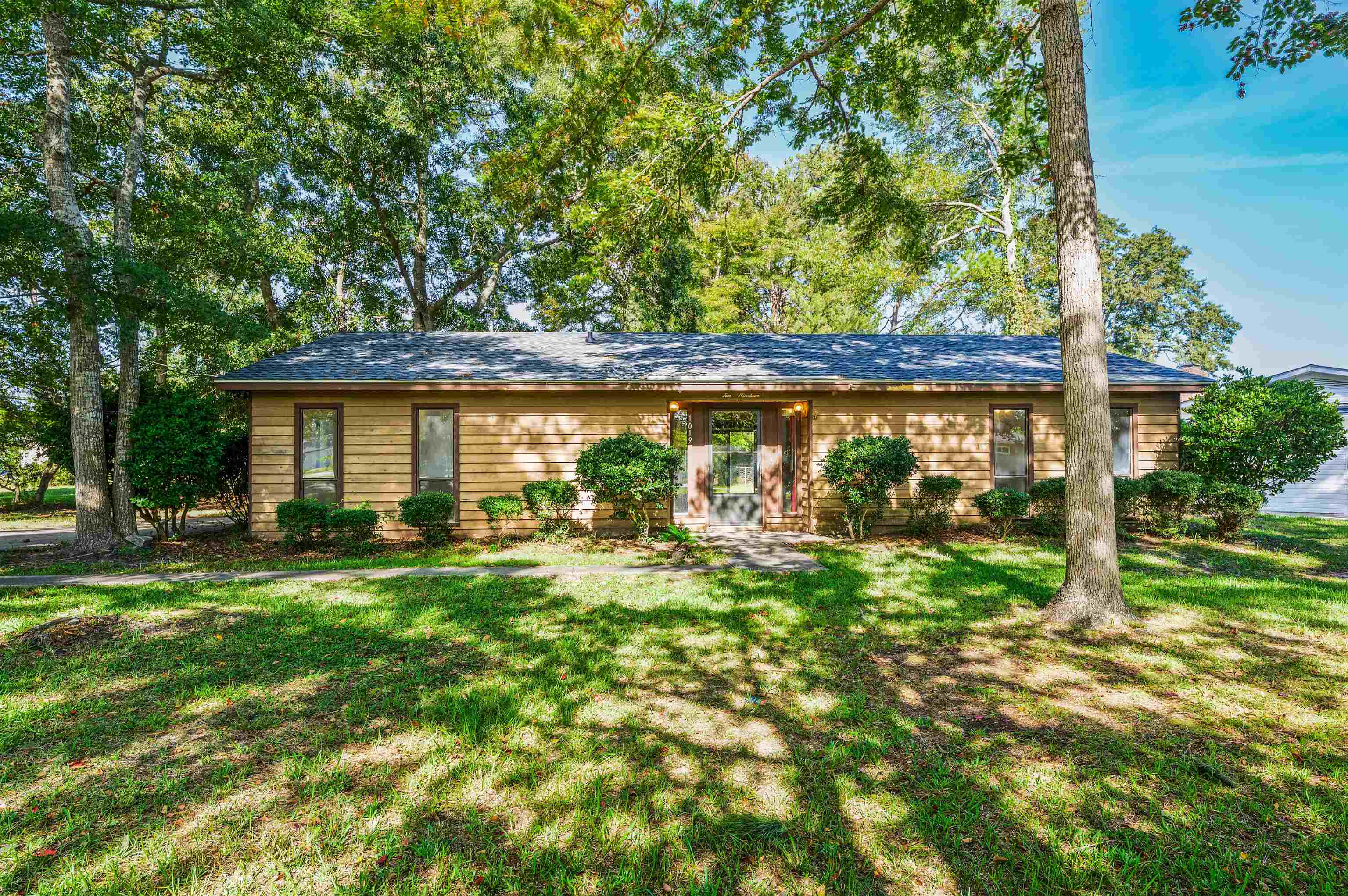 1019 Belle Dr. Property Photo 1