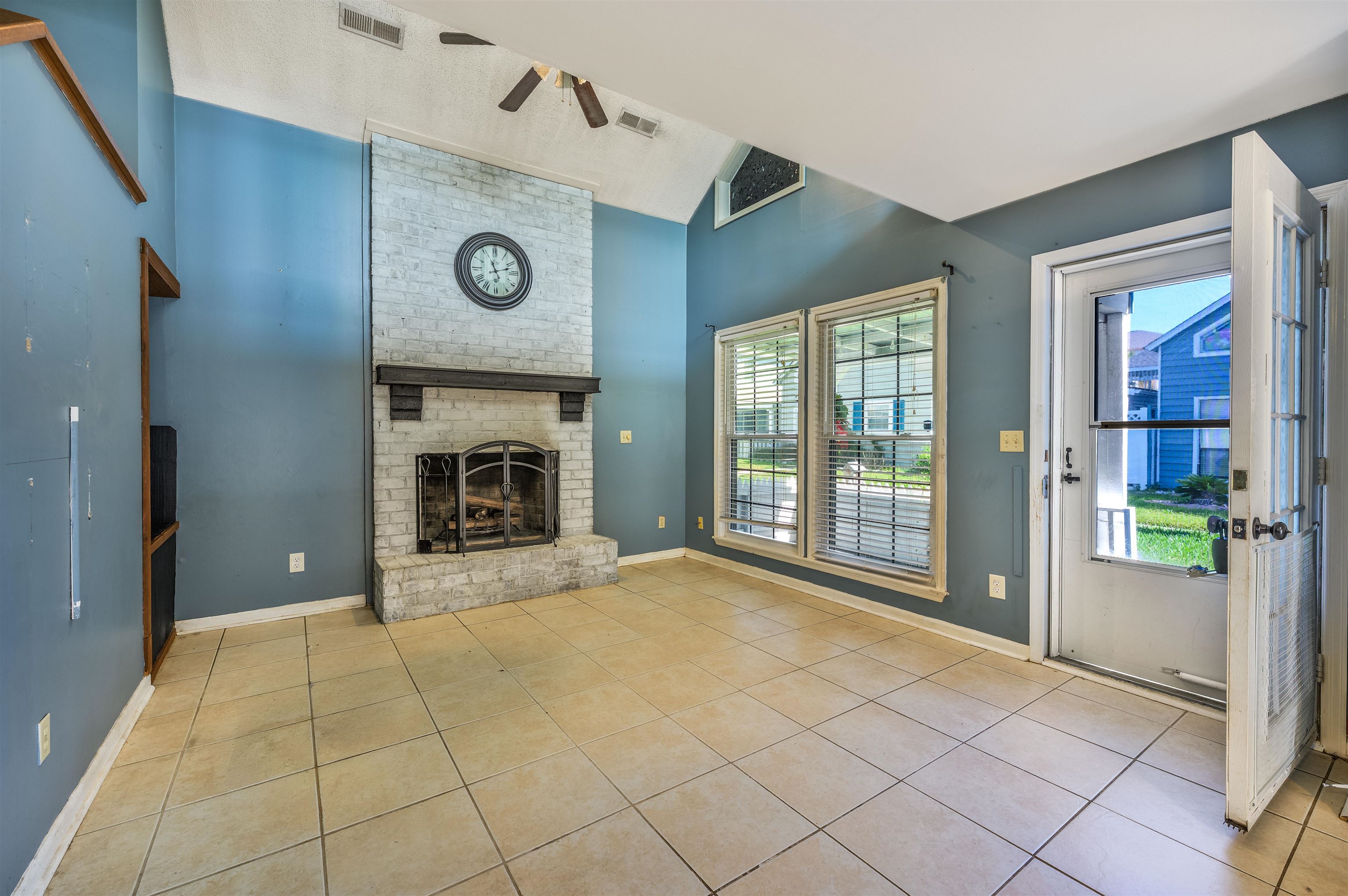 1607 Havens Dr. Property Photo 3