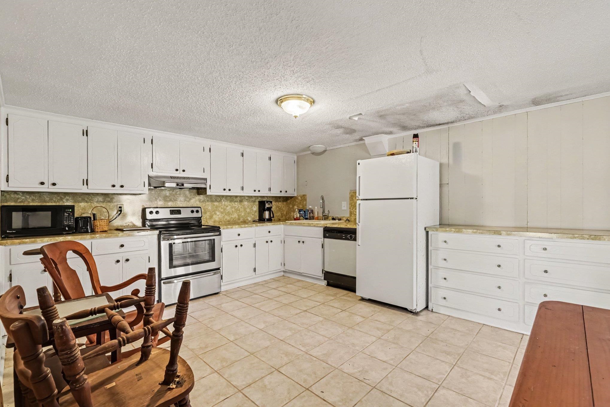116 Lake Ct. Property Photo 6