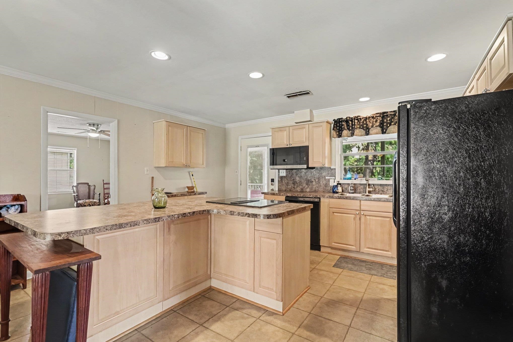 116 Lake Ct. Property Photo 11