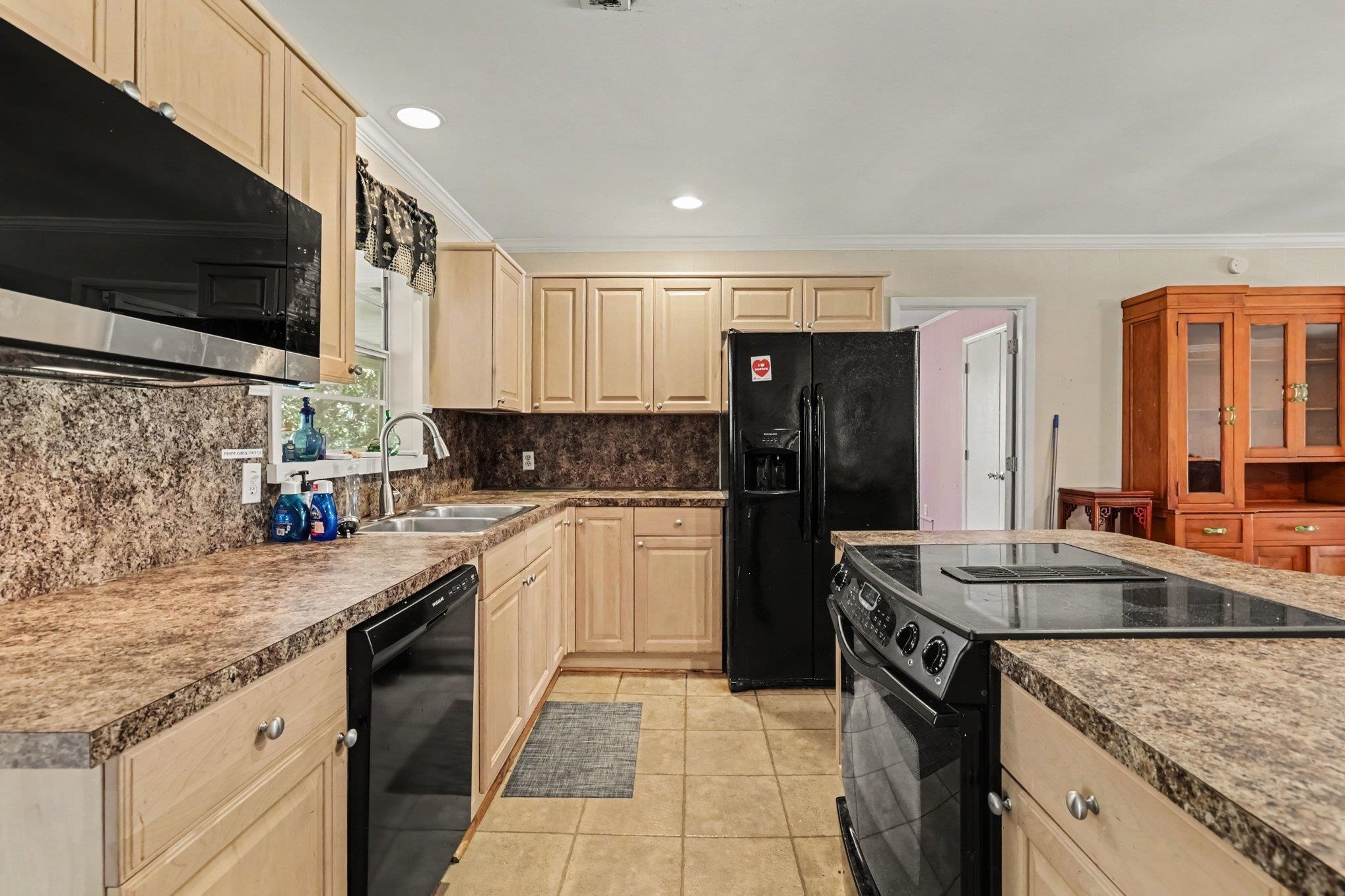 116 Lake Ct. Property Photo 12