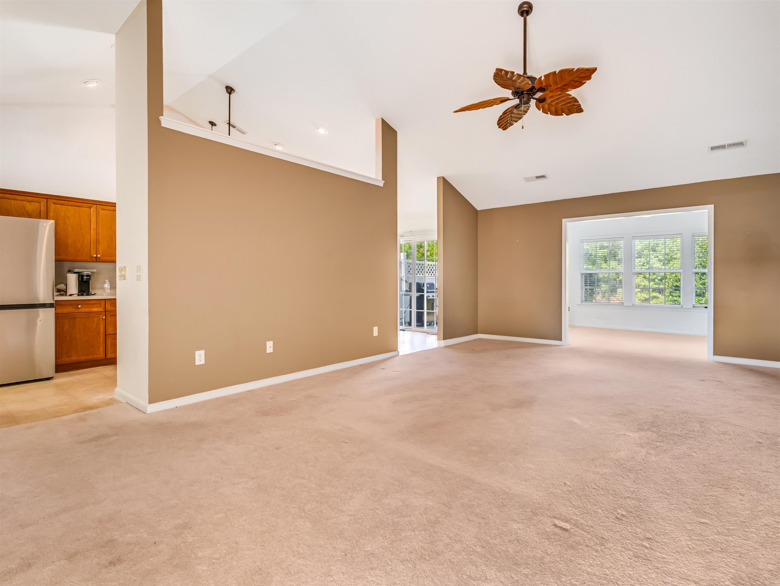 401 Barton Loop Property Photo 4
