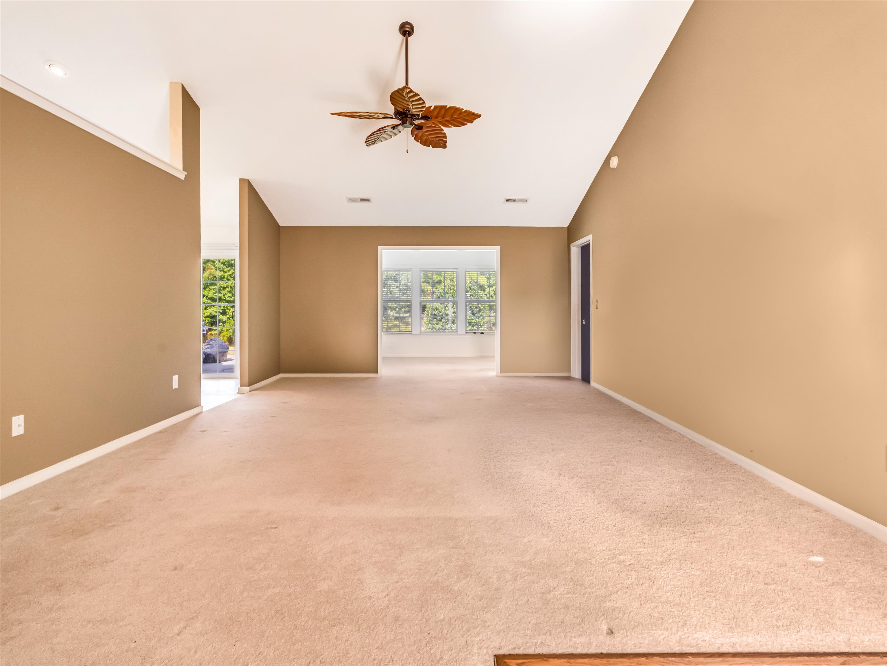 401 Barton Loop Property Photo 5