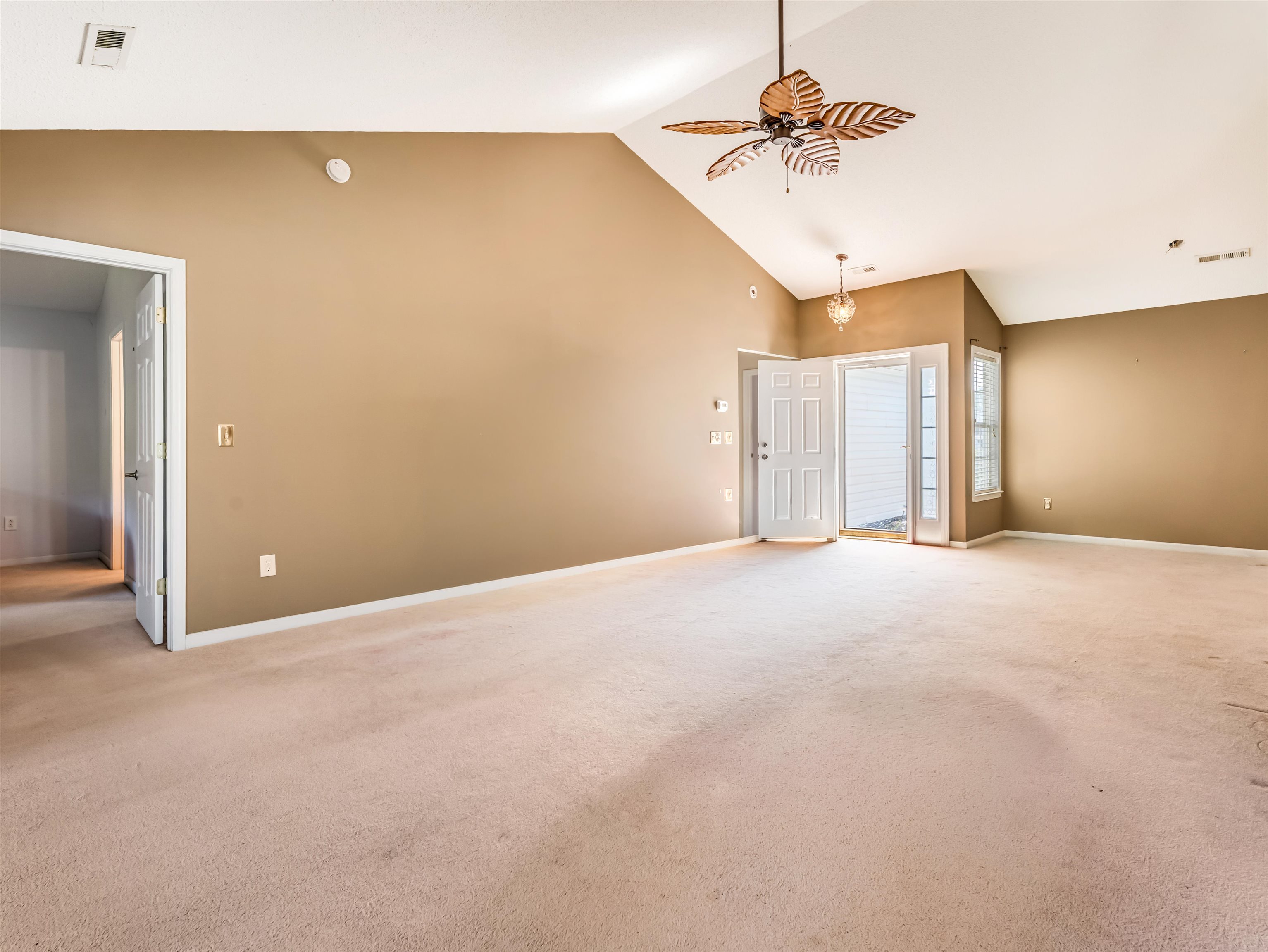 401 Barton Loop Property Photo 6