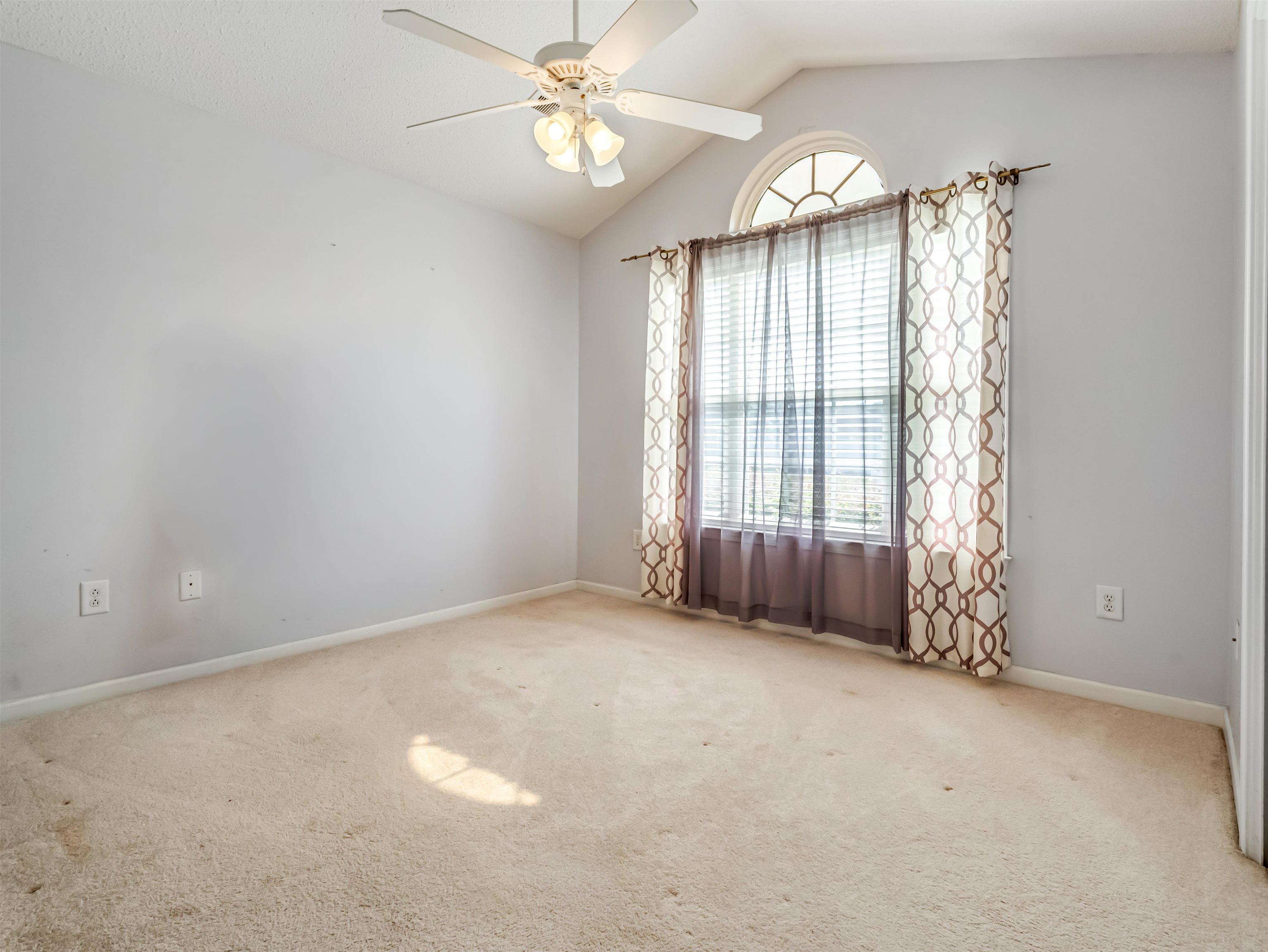 401 Barton Loop Property Photo 20