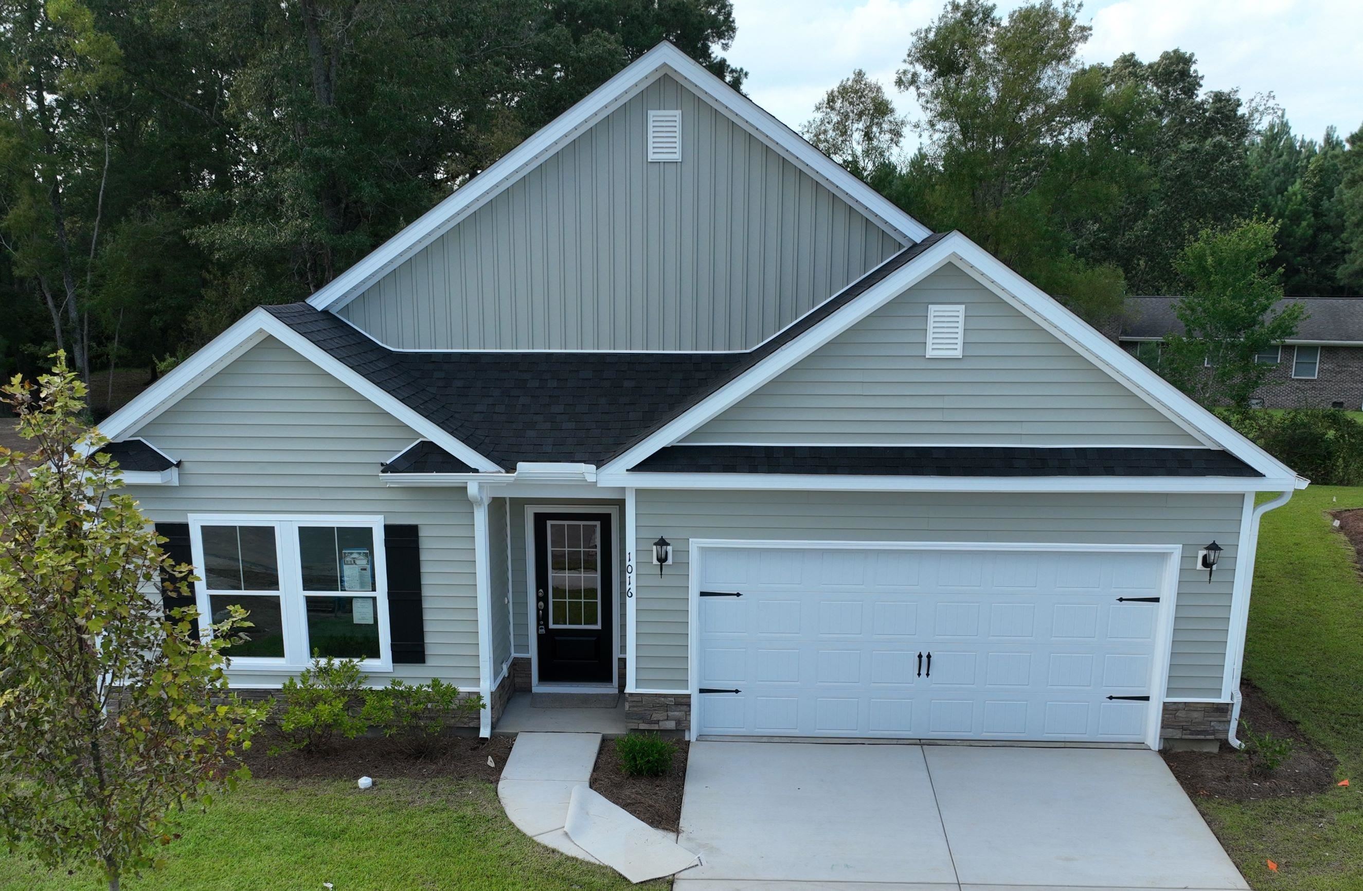 1060 Moen Loop Property Photo 1