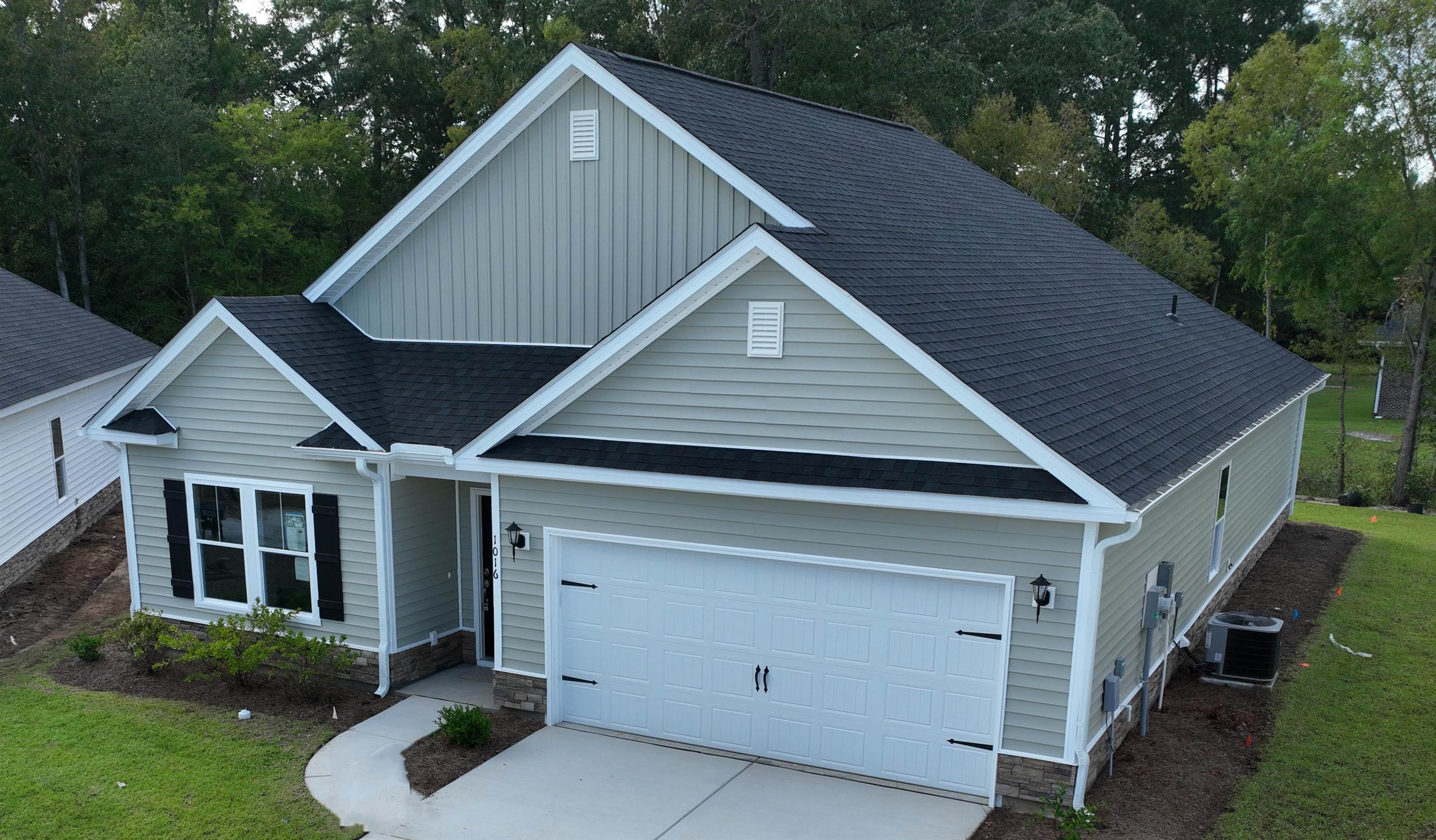 1060 Moen Loop Property Photo 2